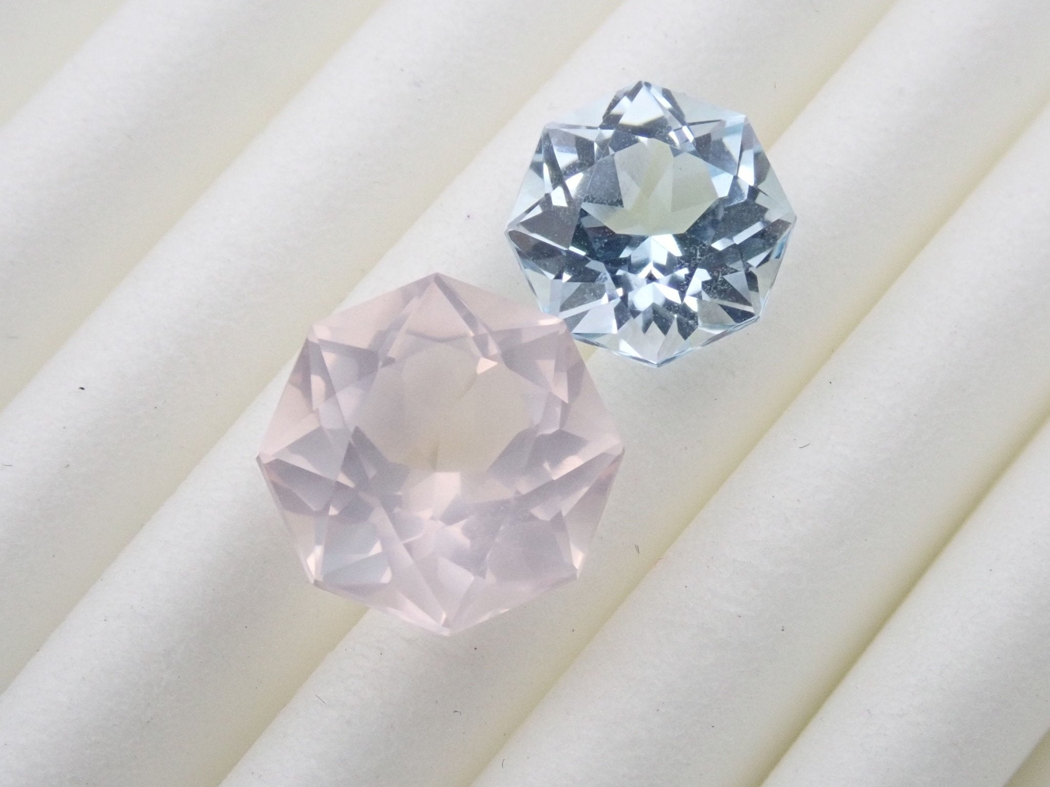 ローズクォーツ 2.524ct・ブルートパーズ 1.917ct - KARATZ STORE｜カラッツSTORE