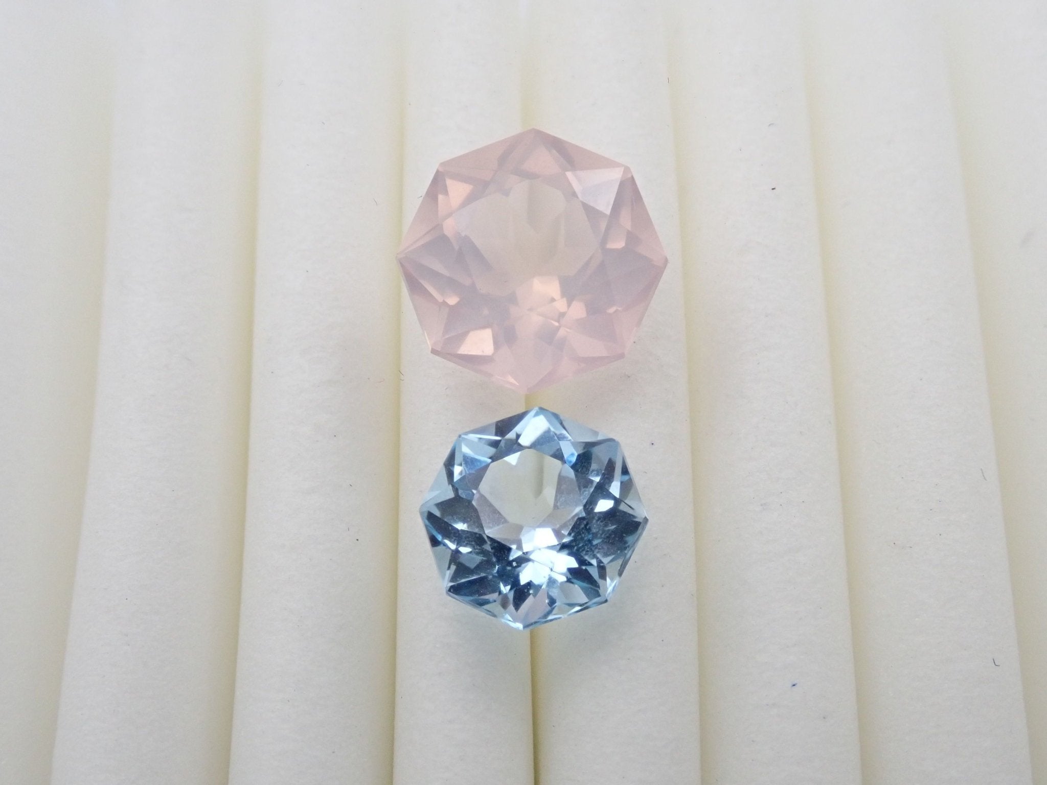 ローズクォーツ 2.558ct・ブルートパーズ 1.826ct 2石セット - KARATZ STORE｜カラッツSTORE