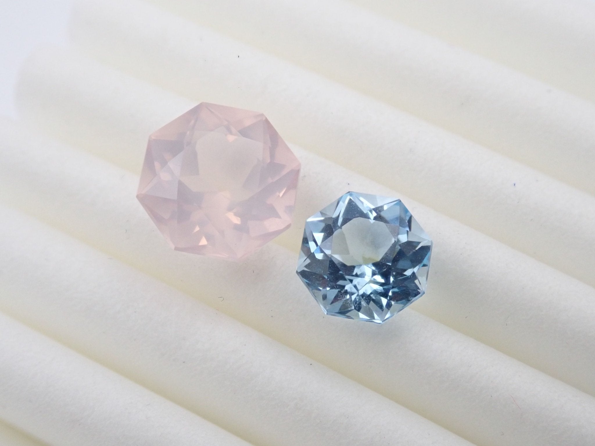 ローズクォーツ 2.558ct・ブルートパーズ 1.826ct 2石セット - KARATZ STORE｜カラッツSTORE