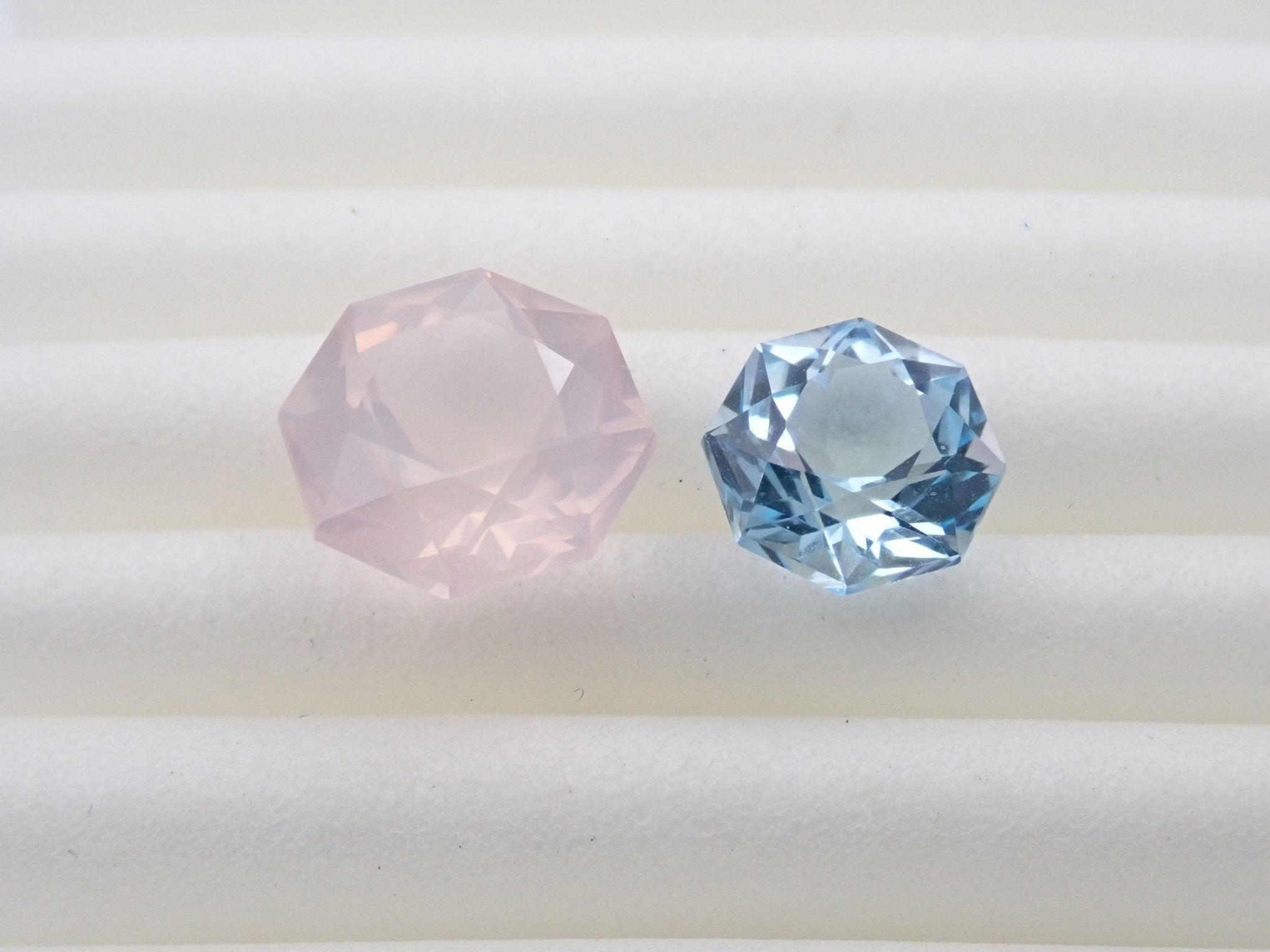 ローズクォーツ 2.558ct・ブルートパーズ 1.826ct 2石セット - KARATZ STORE｜カラッツSTORE