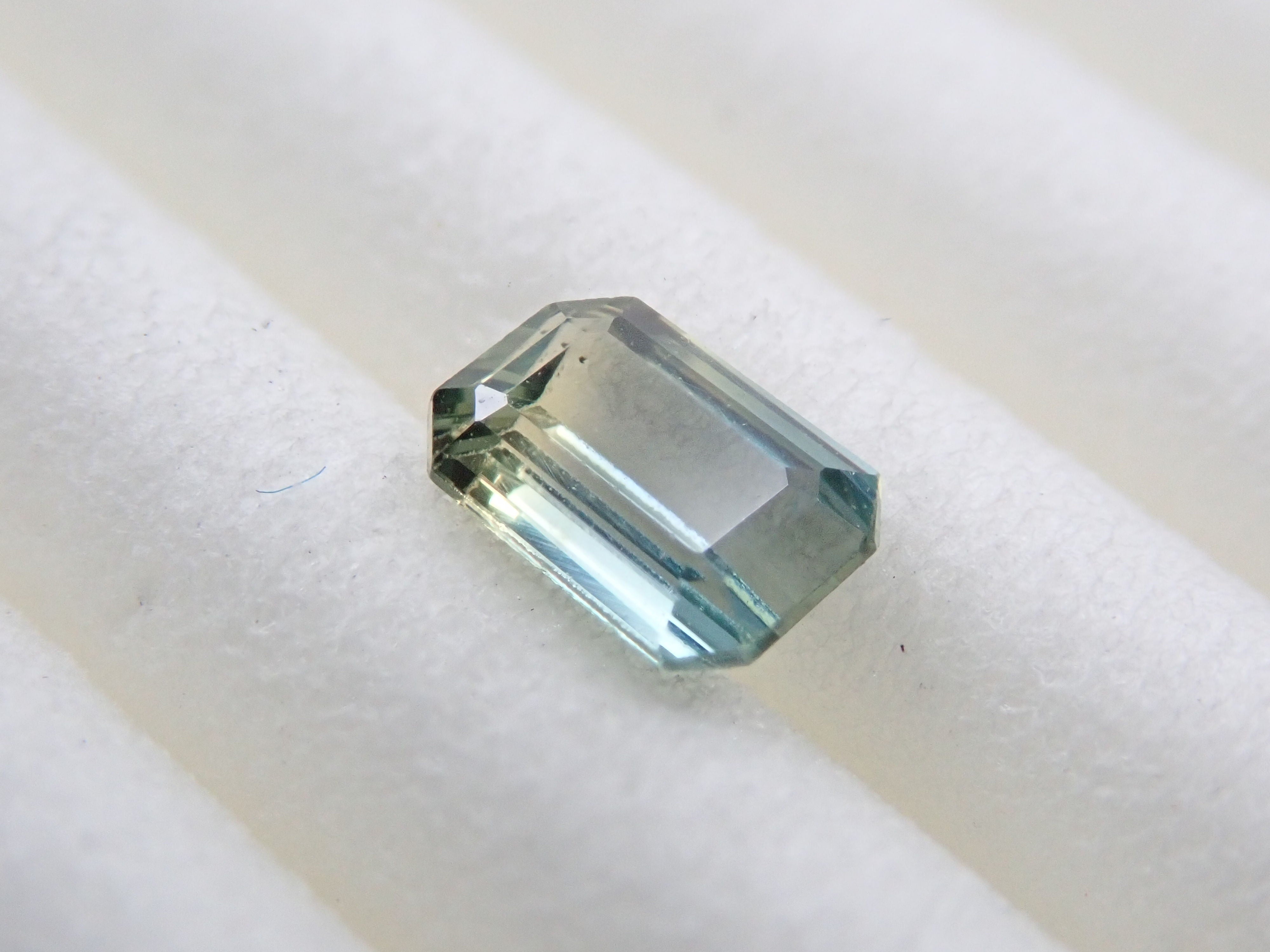 Bicolor sapphire 0.248ct loose