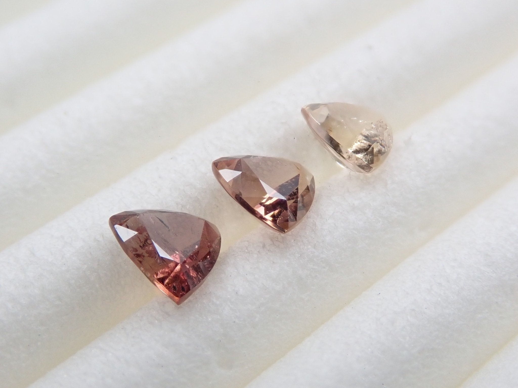 アキシナイト3石セット 0.463ct - KARATZ STORE｜カラッツSTORE