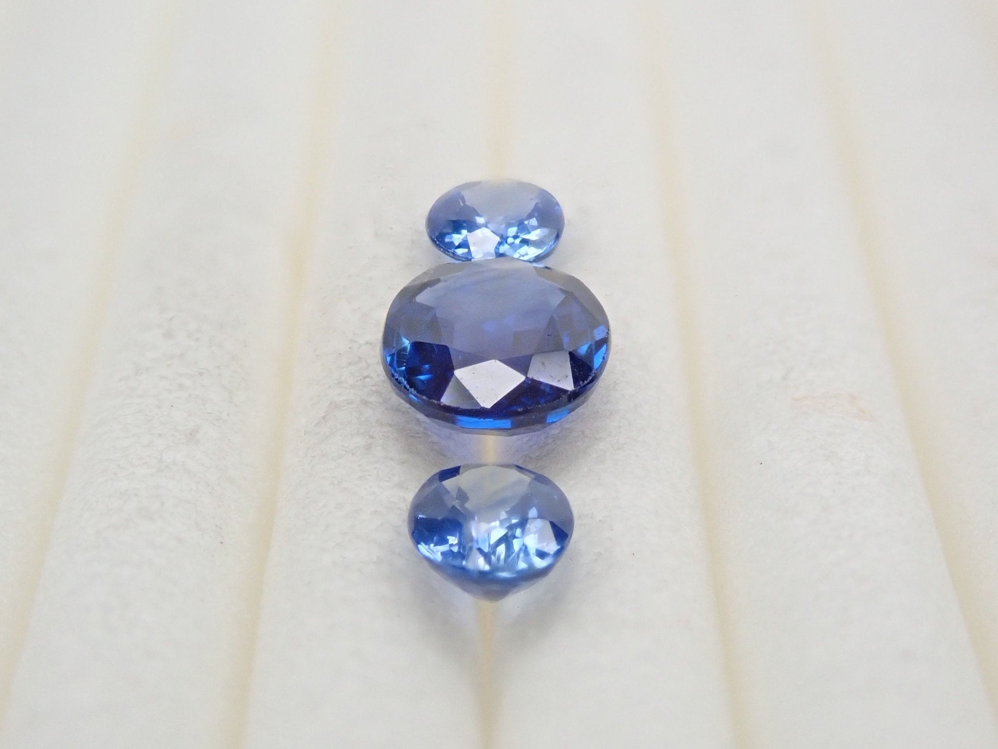 ブルーサファイア3石セット 0.898ct - KARATZ STORE｜カラッツSTORE