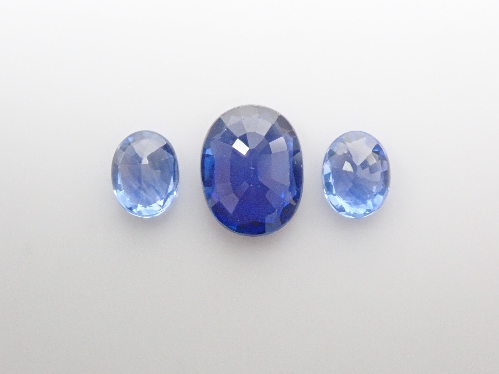 ブルーサファイア3石セット 0.898ct - KARATZ STORE｜カラッツSTORE