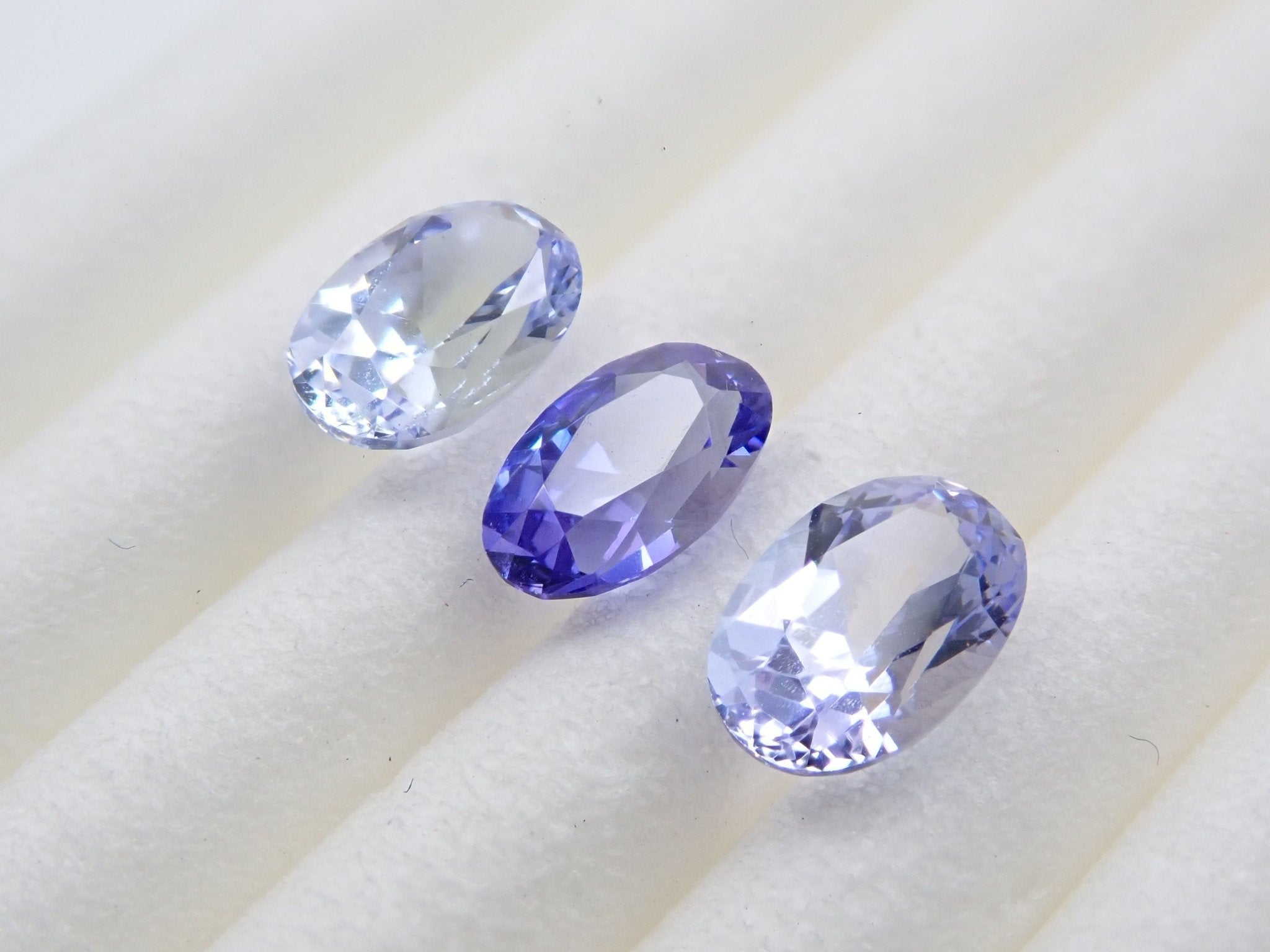 タンザナイト3石セット 1.026ct（グラデーション） - KARATZ STORE｜カラッツSTORE