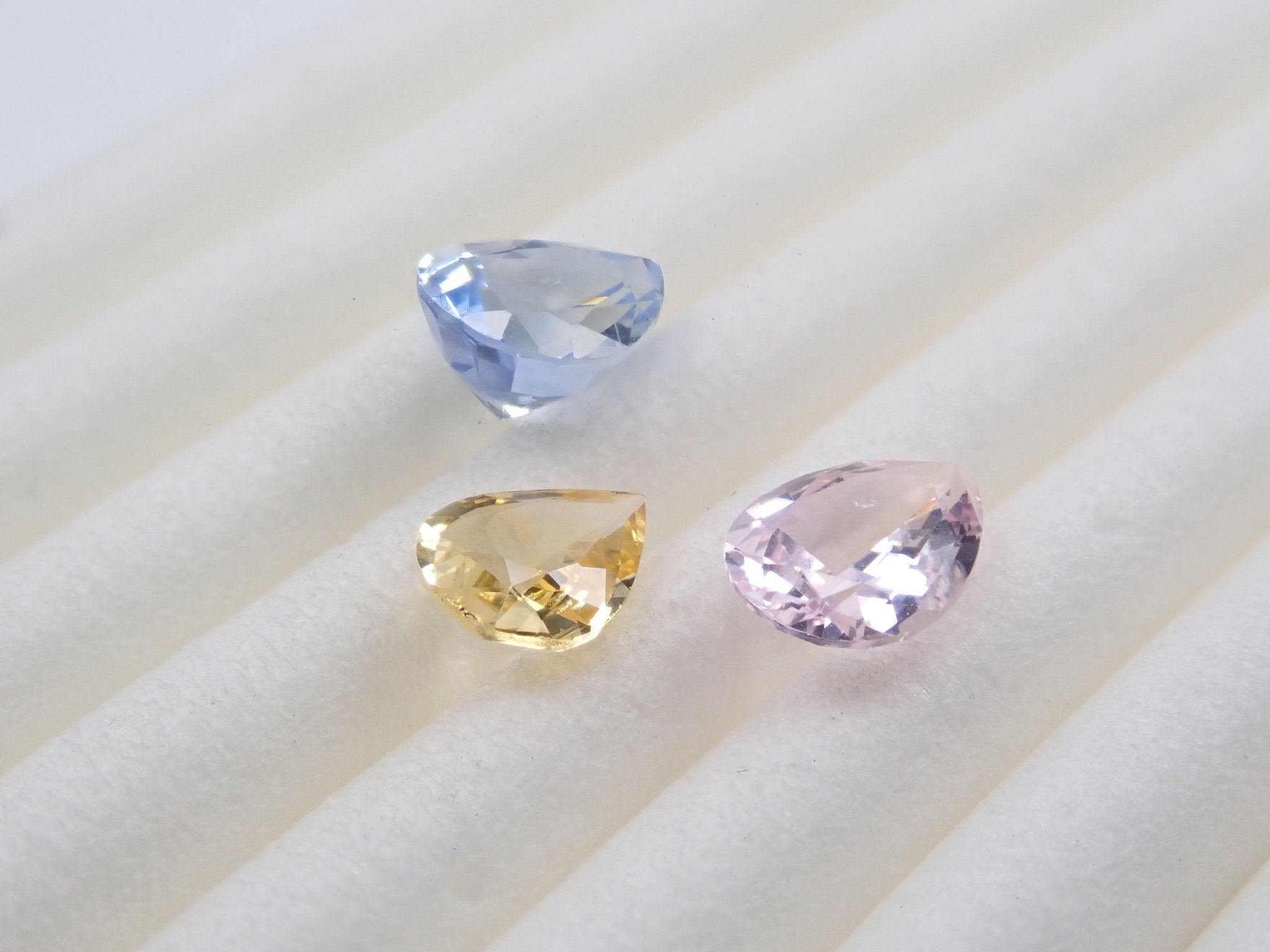 シグナルカラーサファイア3石セット 1.435ct - KARATZ STORE｜カラッツSTORE