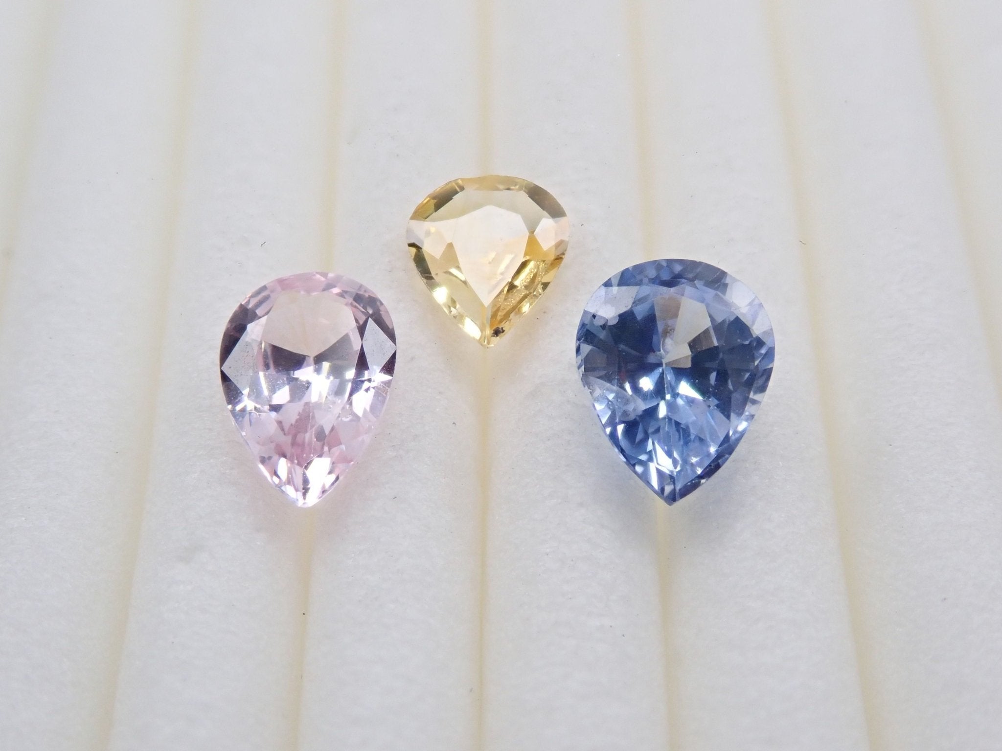 シグナルカラーサファイア3石セット 1.435ct - KARATZ STORE｜カラッツSTORE