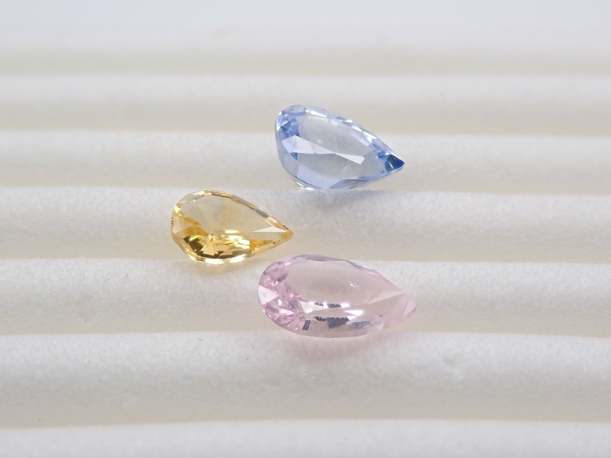 シグナルカラーサファイア3石セット 1.435ct - KARATZ STORE｜カラッツSTORE