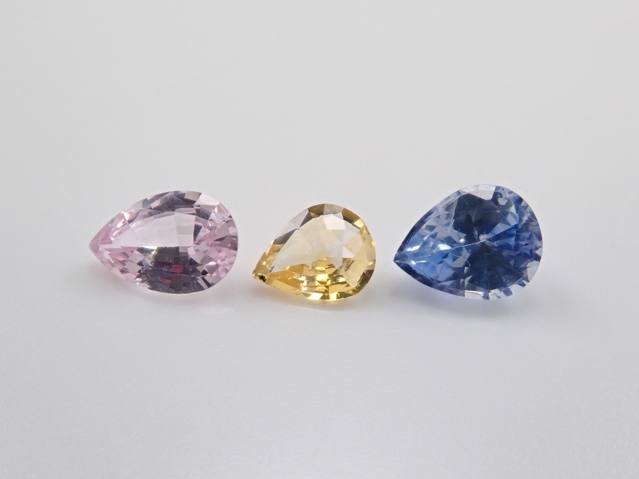 シグナルカラーサファイア3石セット 1.435ct - KARATZ STORE｜カラッツSTORE