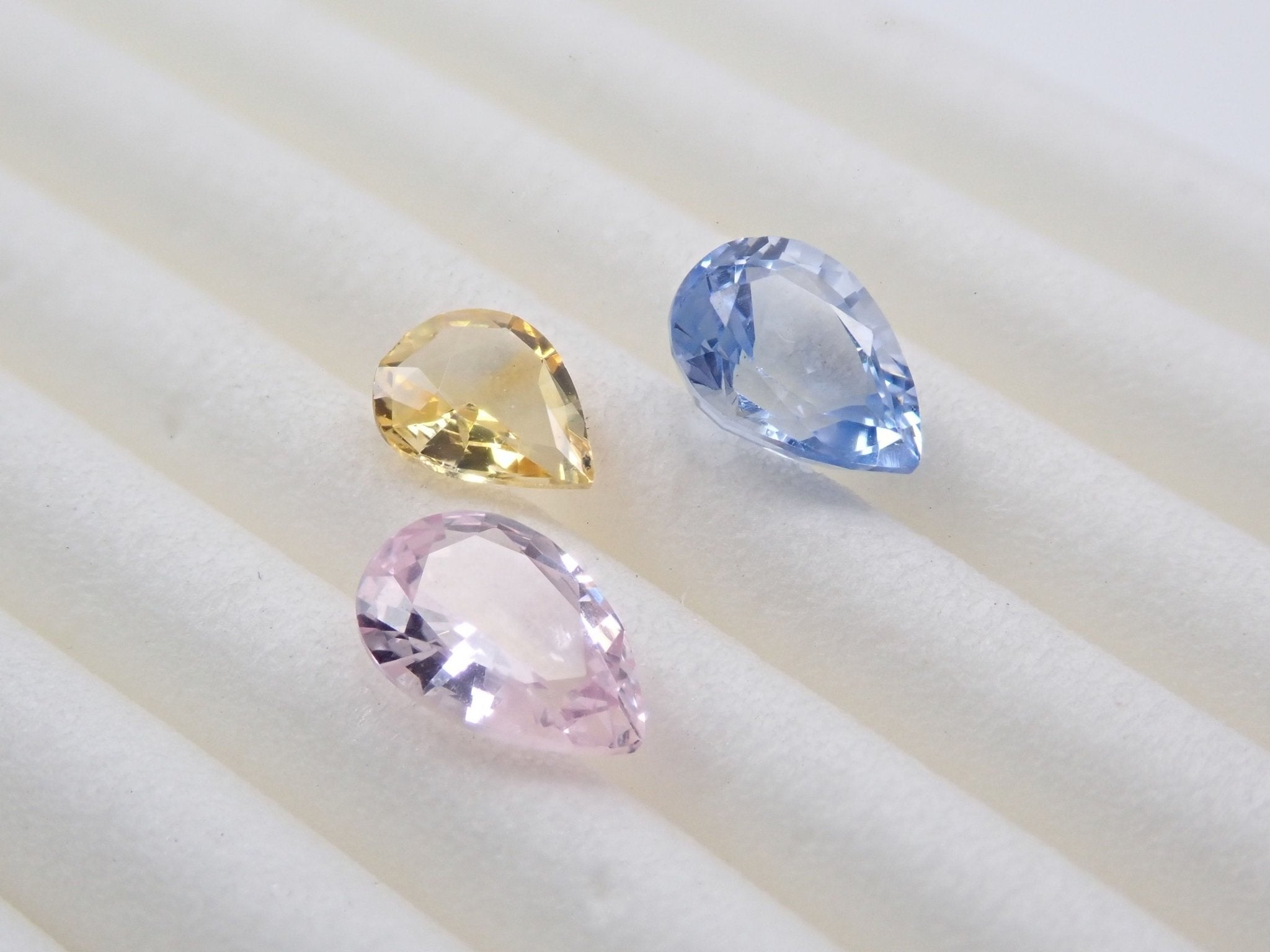 シグナルカラーサファイア3石セット 1.435ct - KARATZ STORE｜カラッツSTORE