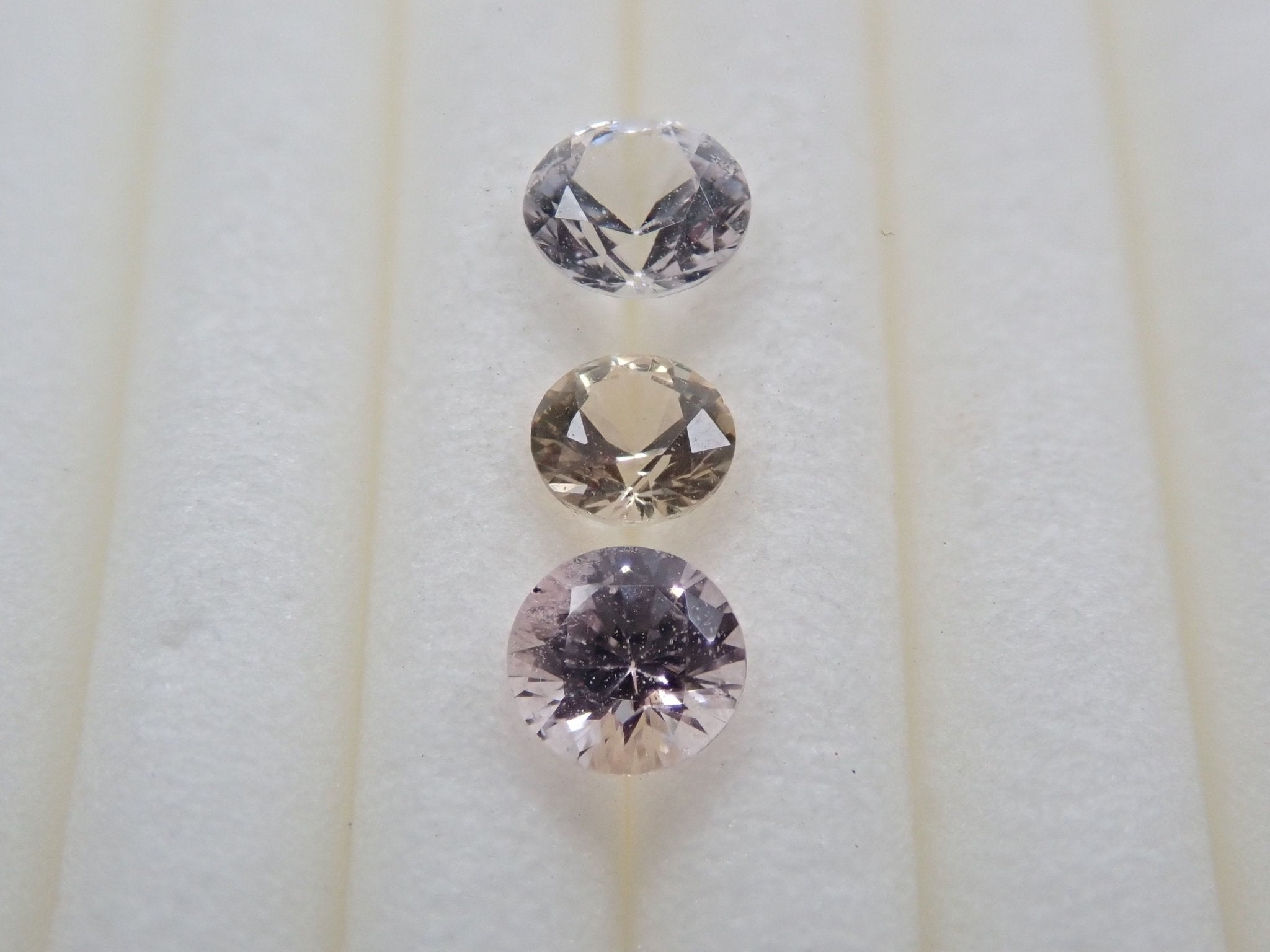 春色パステルカラーセットサファイア3石セット0.553ct - KARATZ STORE｜カラッツSTORE