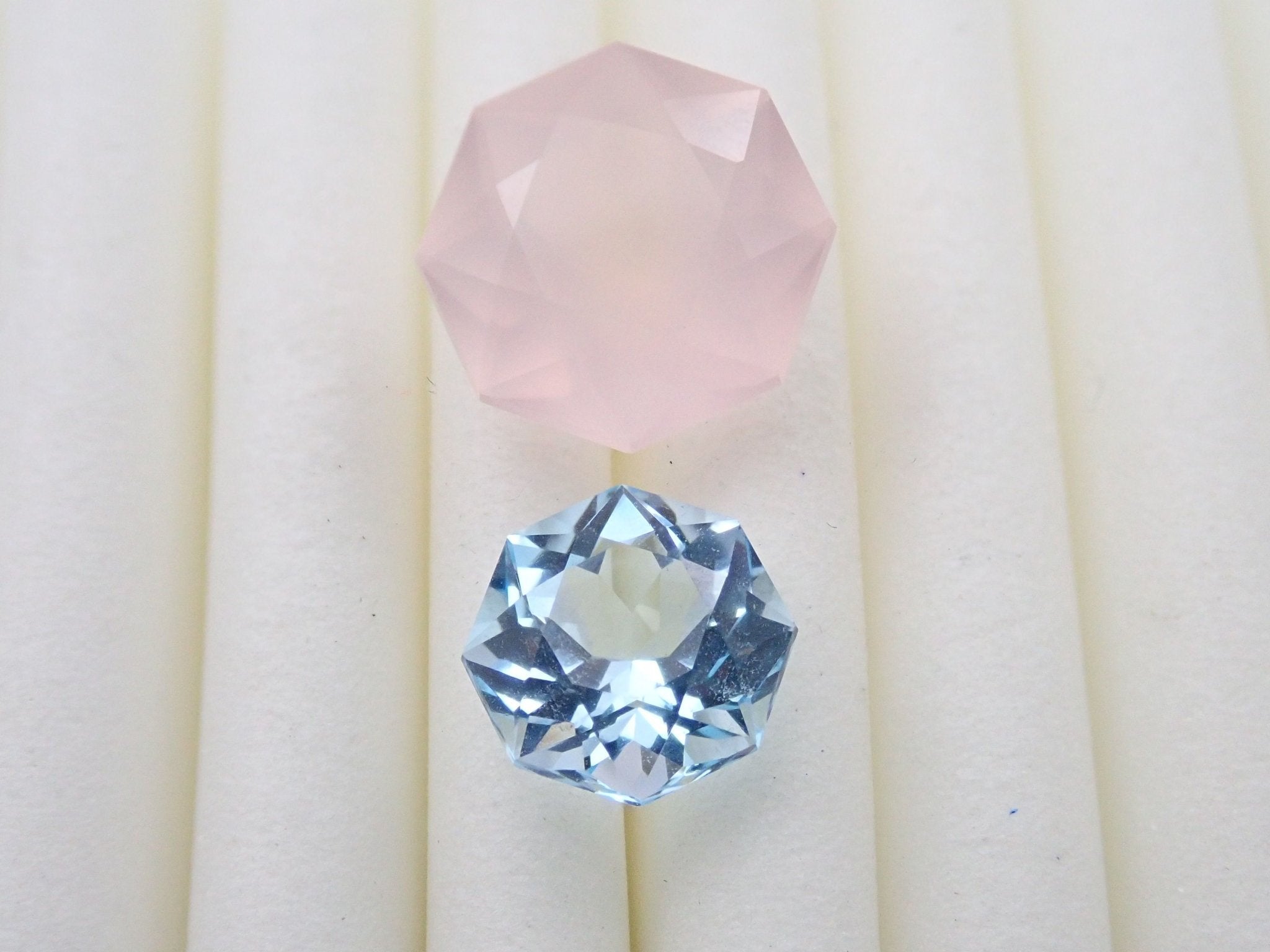 ローズクォーツ 3.070ct・ブルートパーズ 1.786ct 2石セット - KARATZ STORE｜カラッツSTORE