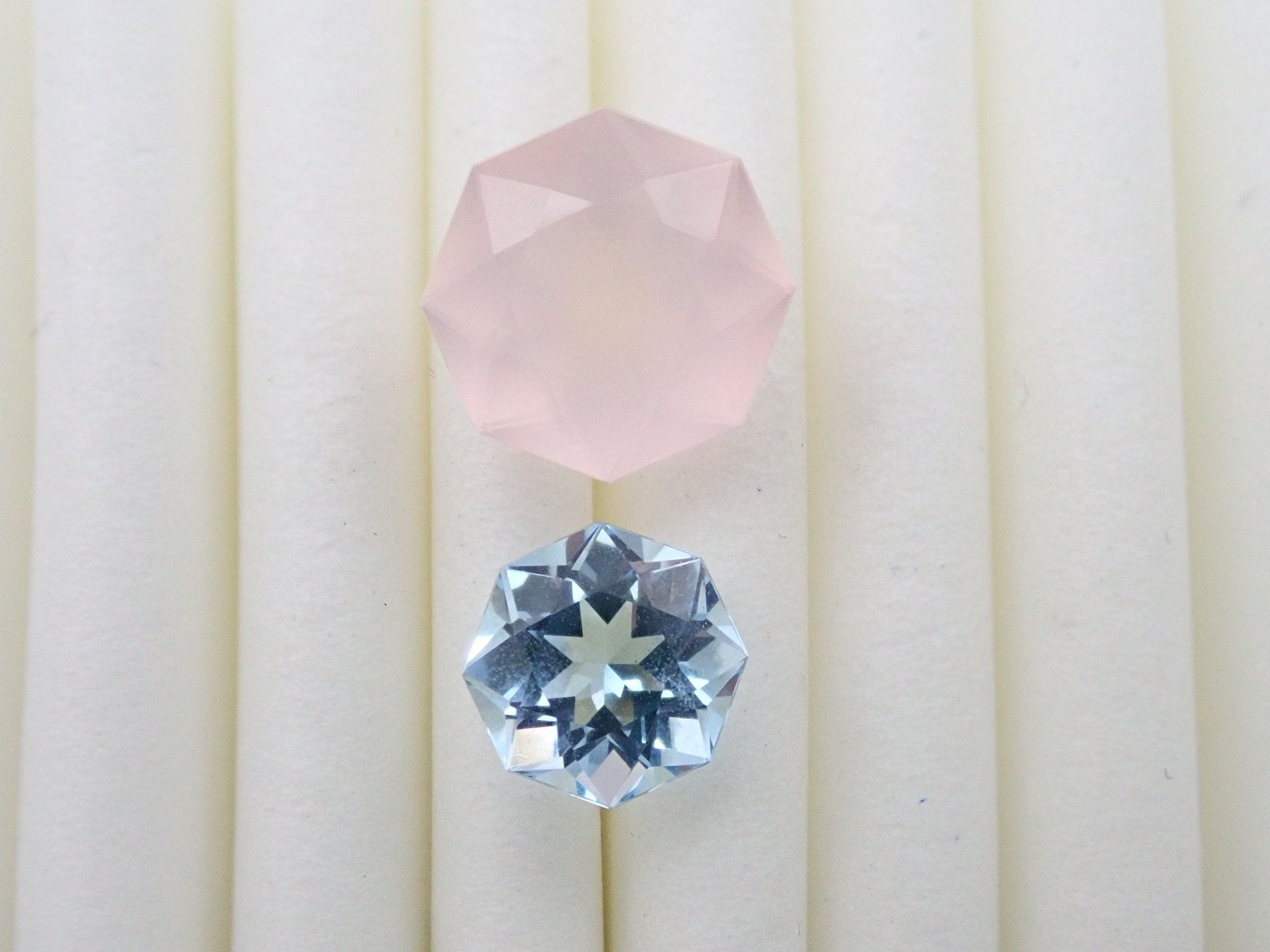 ローズクォーツ 3.070ct・ブルートパーズ 1.786ct 2石セット - KARATZ STORE｜カラッツSTORE