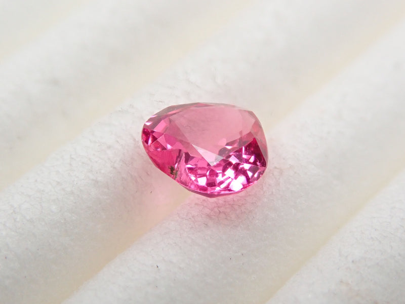 鮮粉紅色尖晶石 0.268 克拉裸石