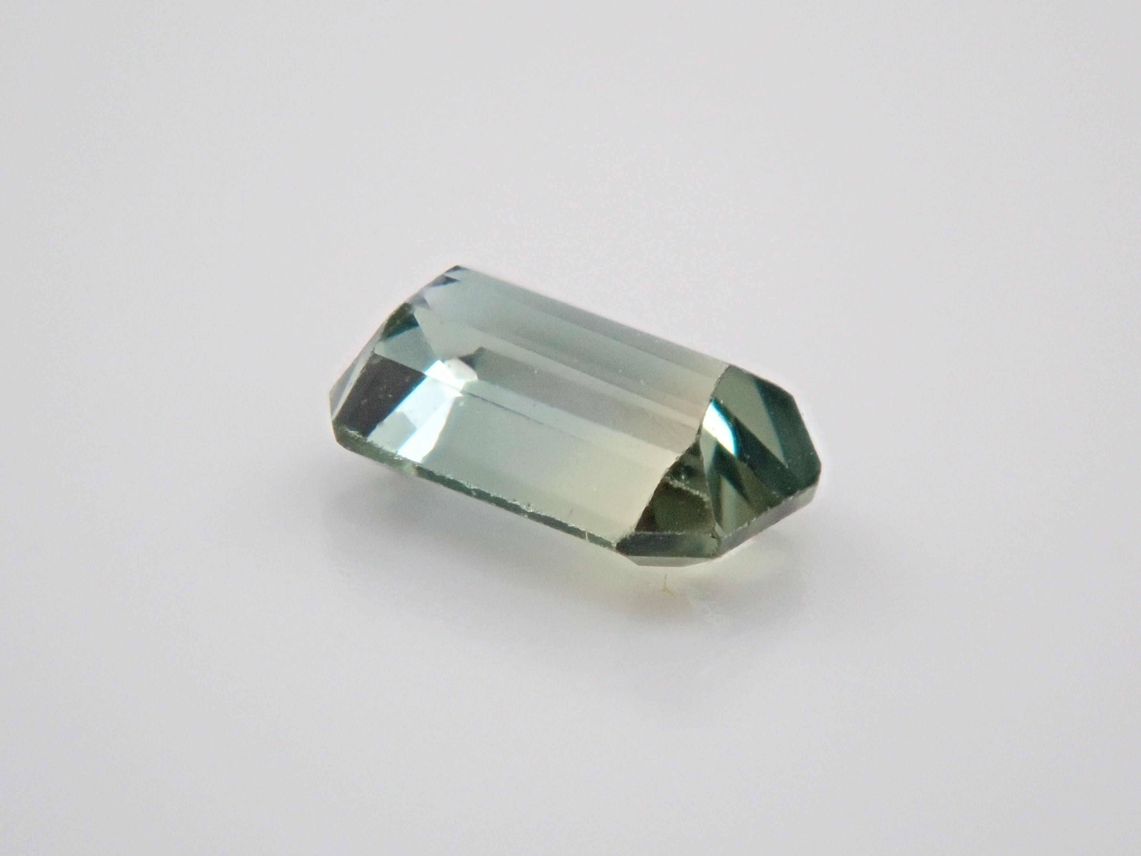 Bicolor sapphire 0.248ct loose