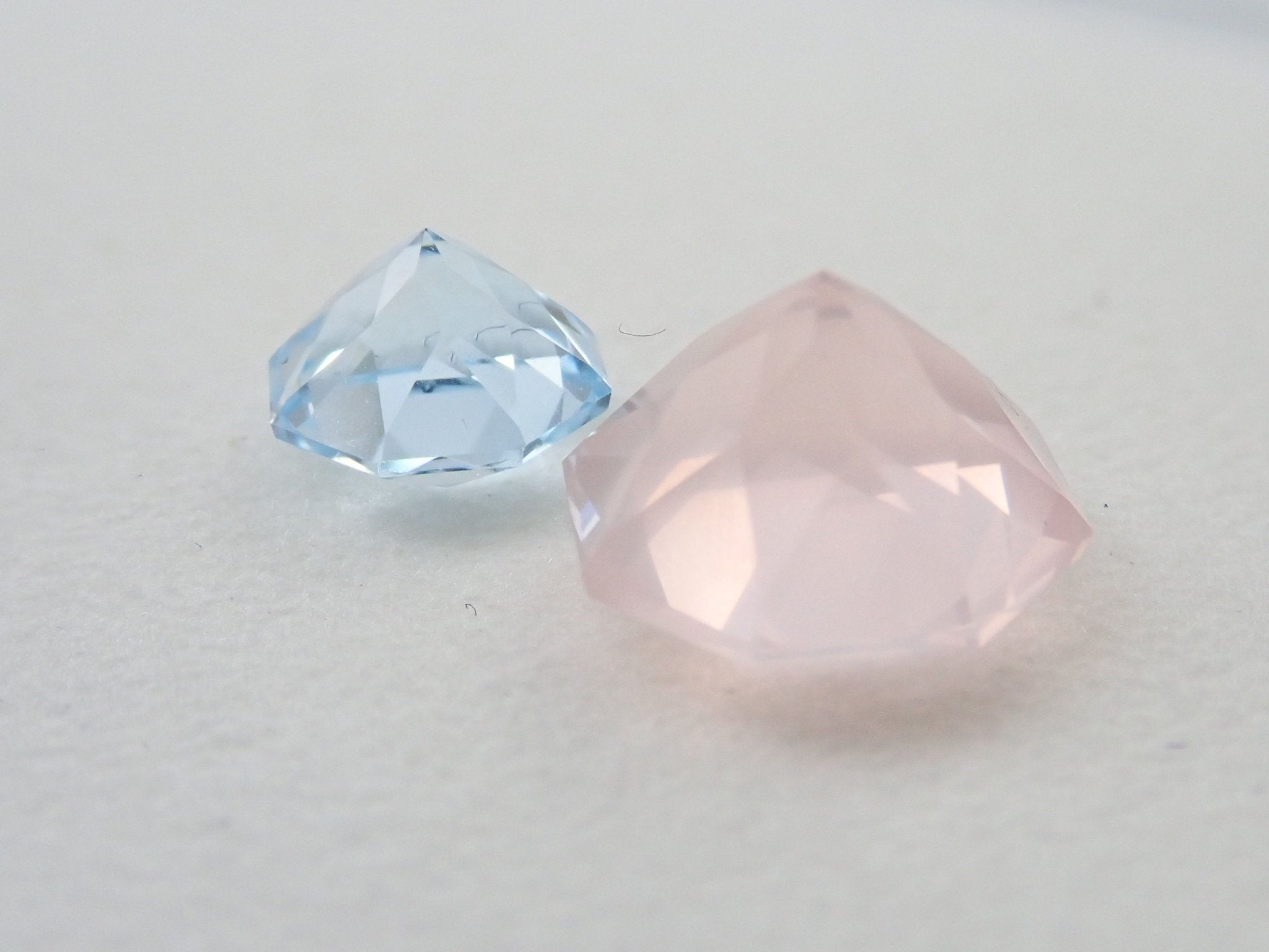 ローズクォーツ 3.541ct、ブルートパーズ 1.981ct 2石セット - KARATZ STORE｜カラッツSTORE