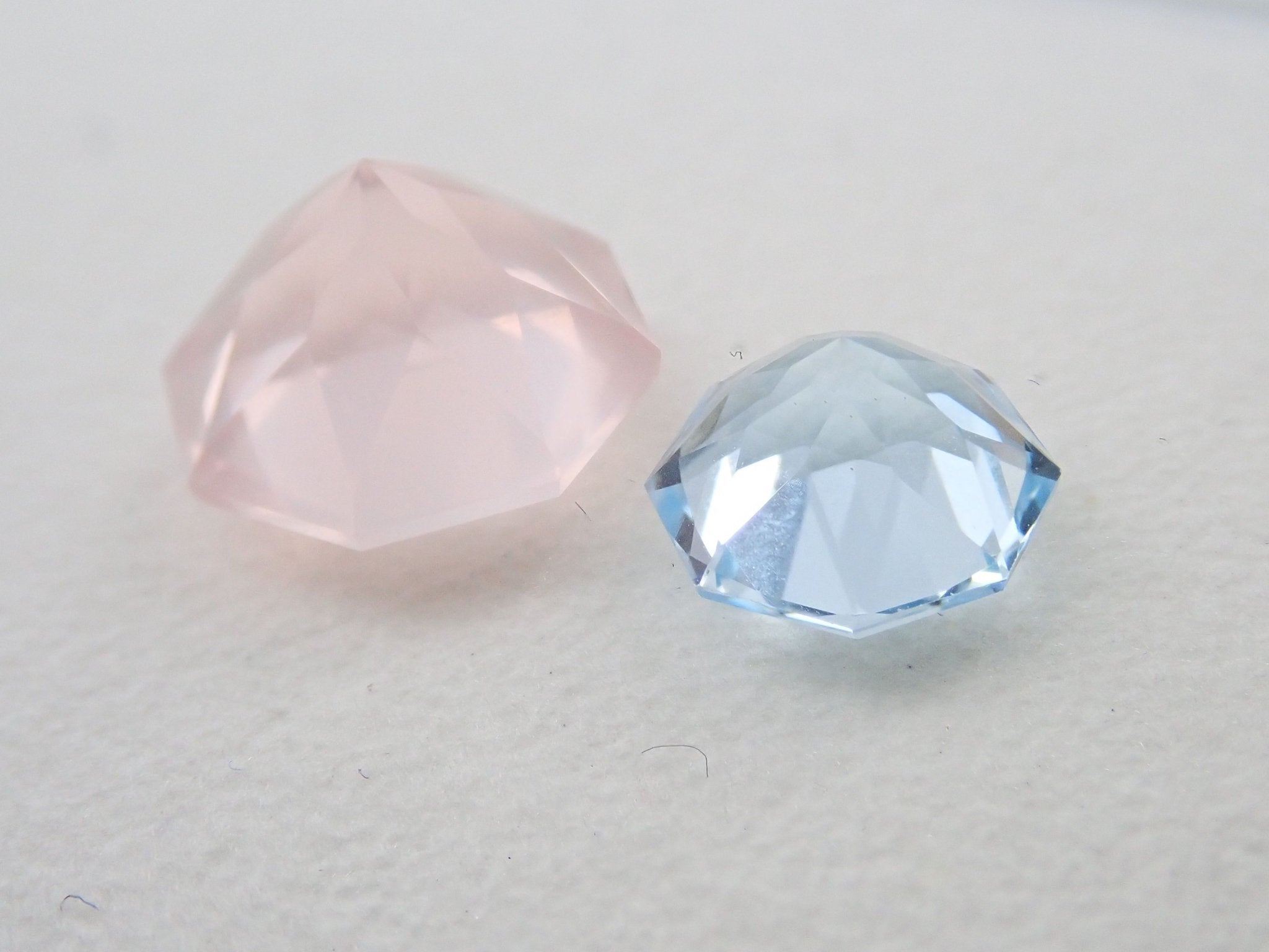 ローズクォーツ 3.541ct、ブルートパーズ 1.981ct 2石セット - KARATZ STORE｜カラッツSTORE