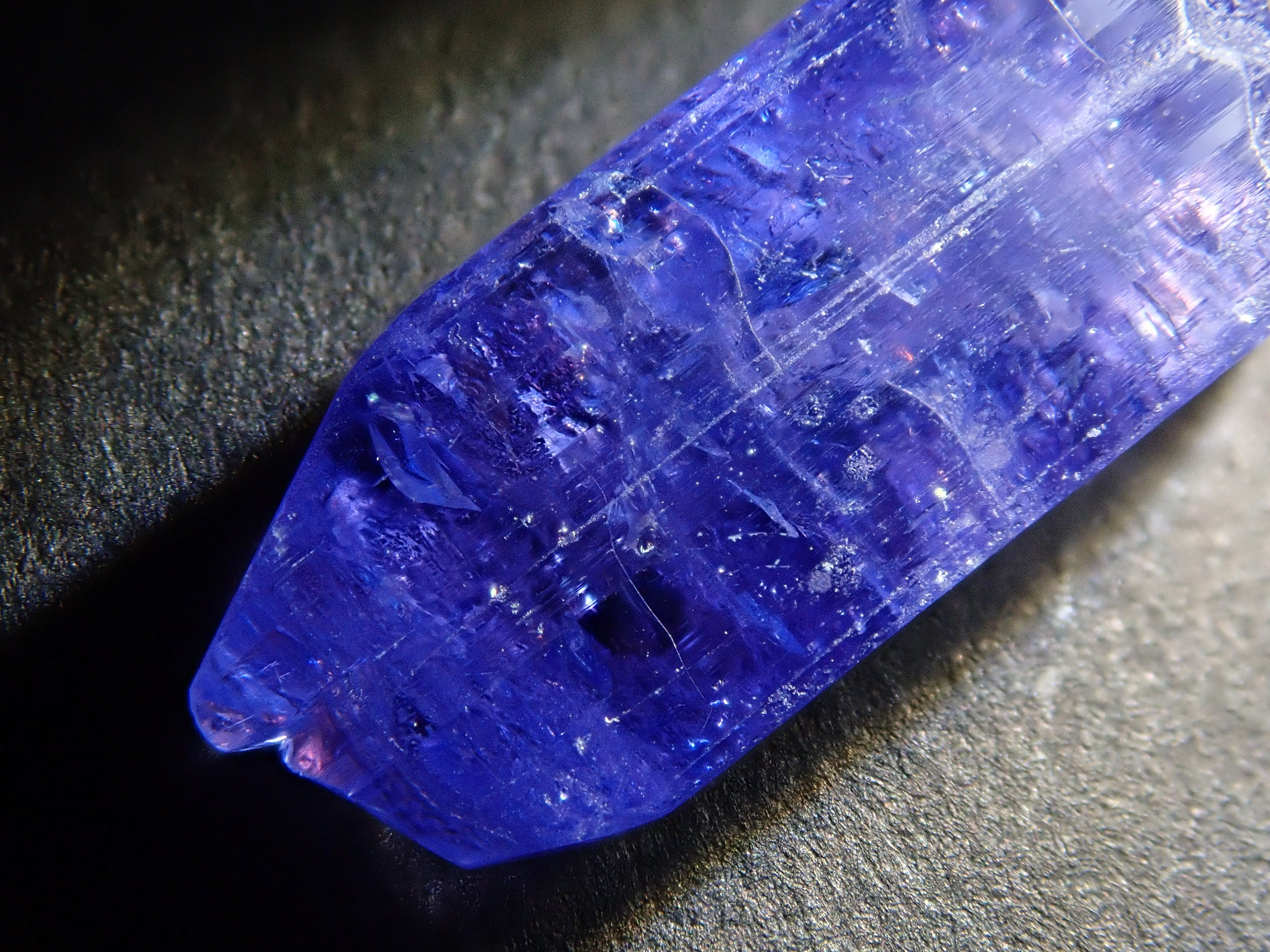 Tanzanite rough stone/loose set 4.044ct