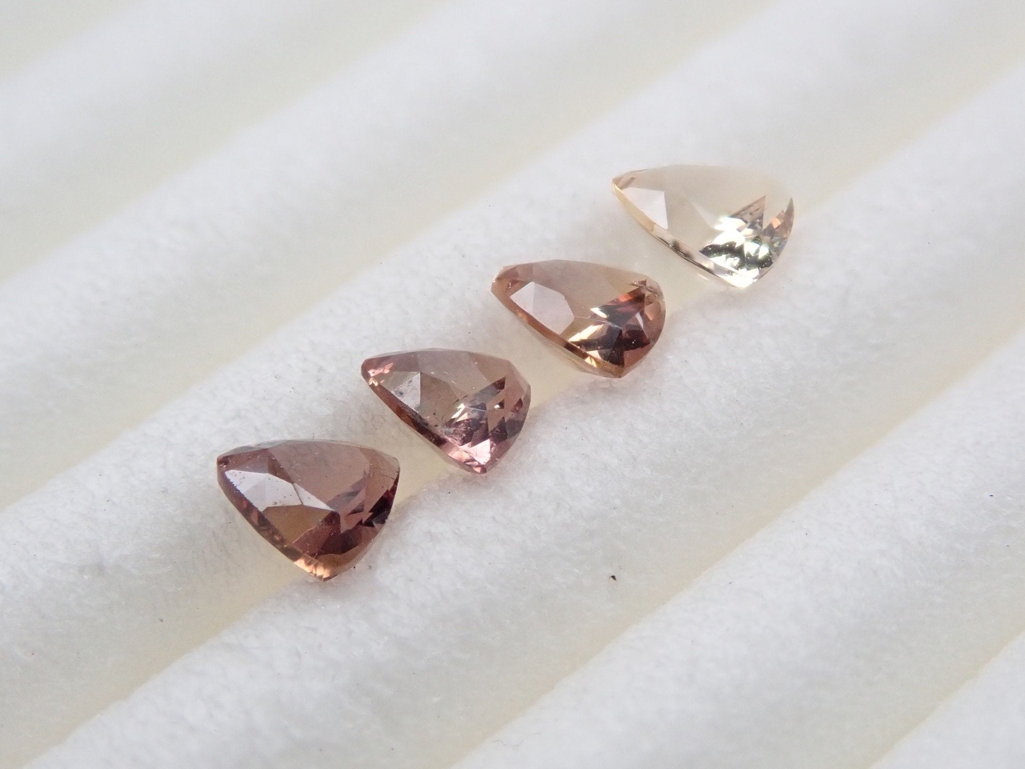 アキシナイト4石セット 0.387ct - KARATZ STORE｜カラッツSTORE