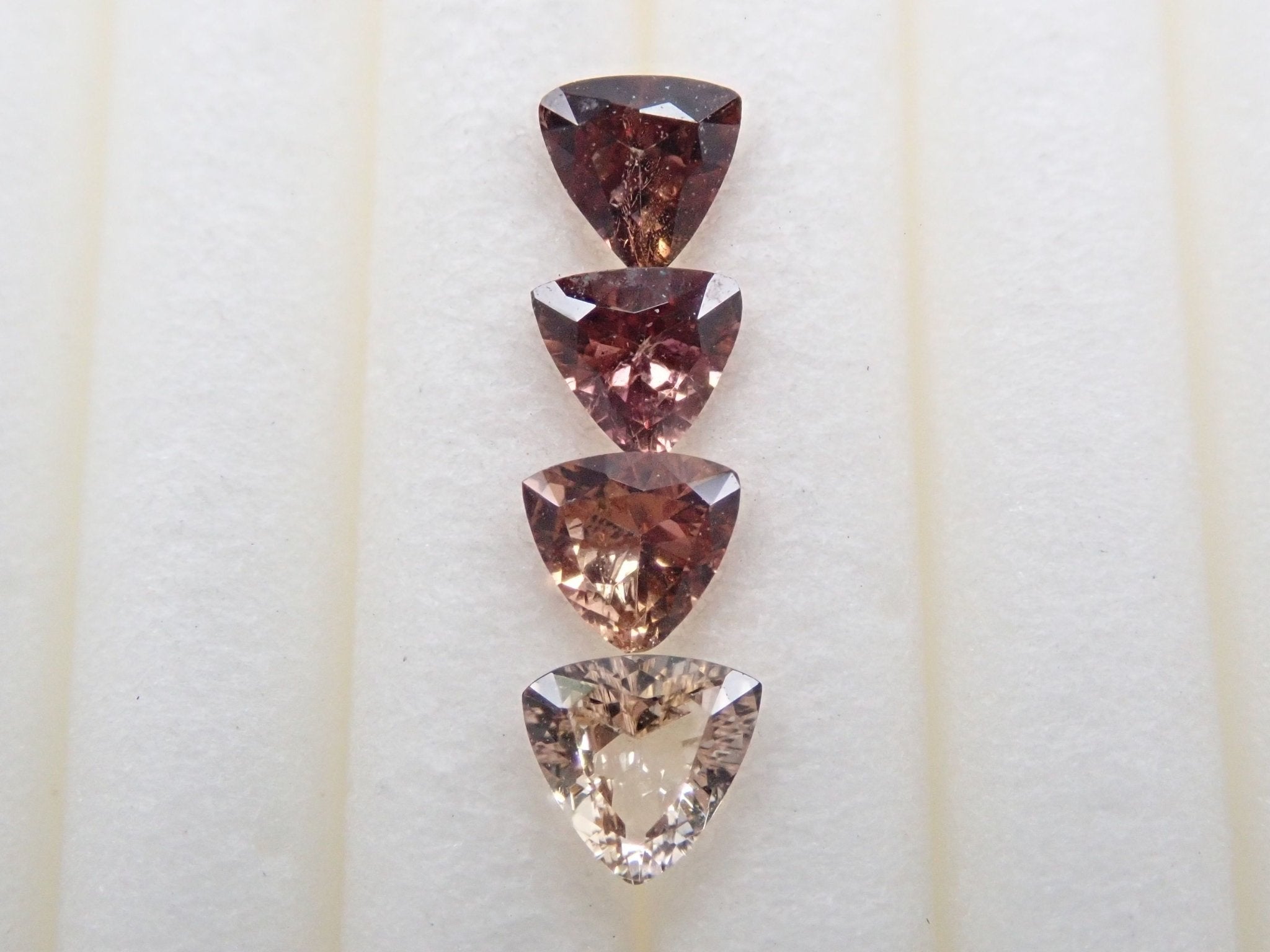 アキシナイト4石セット 0.387ct - KARATZ STORE｜カラッツSTORE