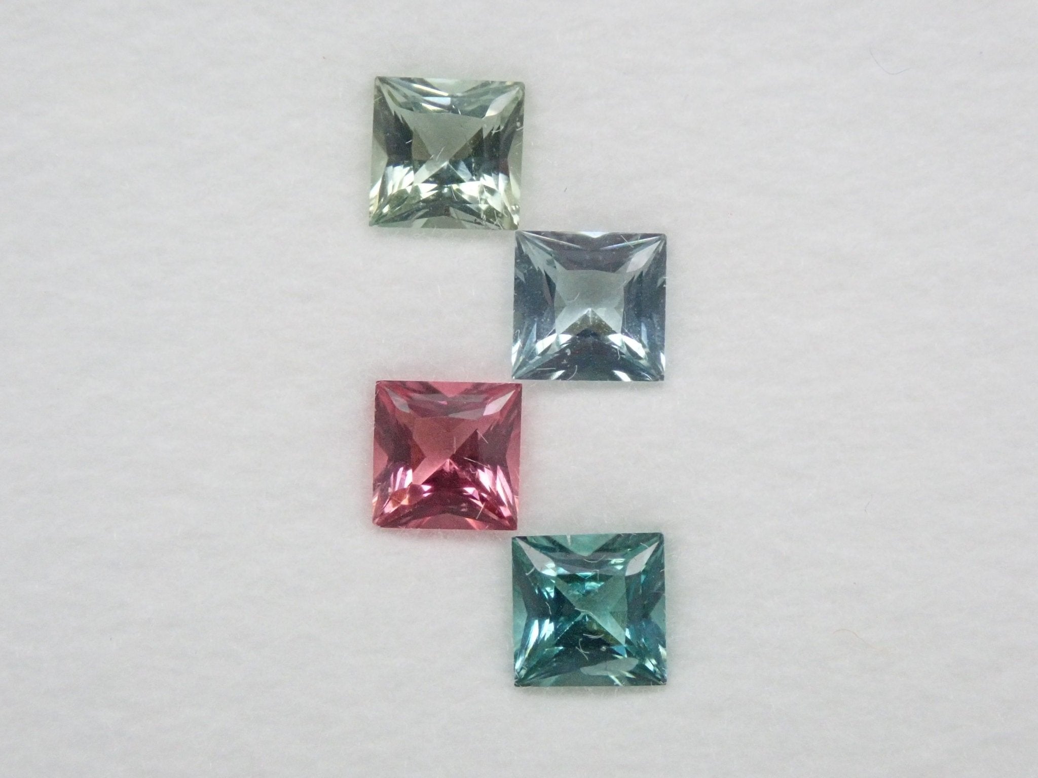 トルマリン4石セット 0.658ct - KARATZ STORE｜カラッツSTORE