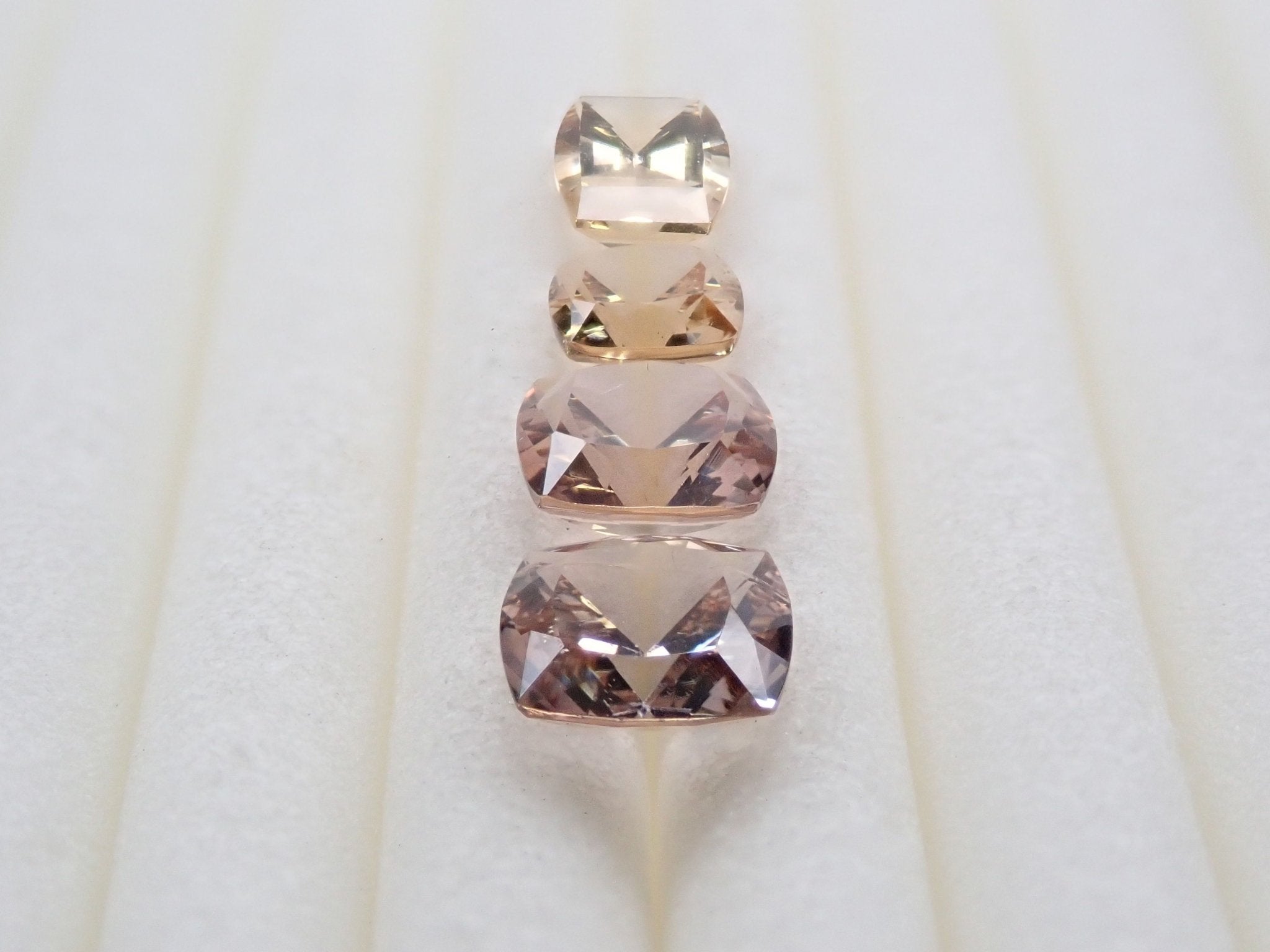 アキシナイト4石セット 1.234ct - KARATZ STORE｜カラッツSTORE