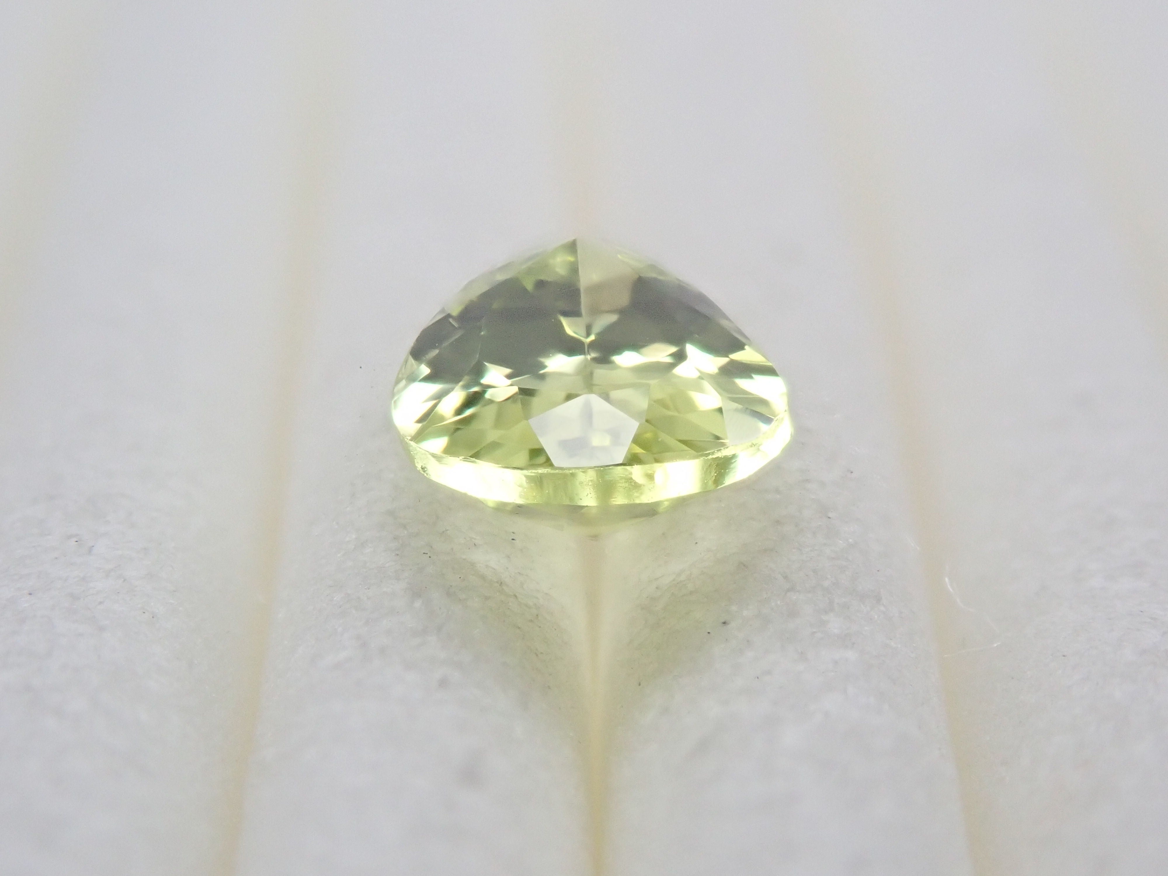 Parrot chrysoberyl 0.802ct loose