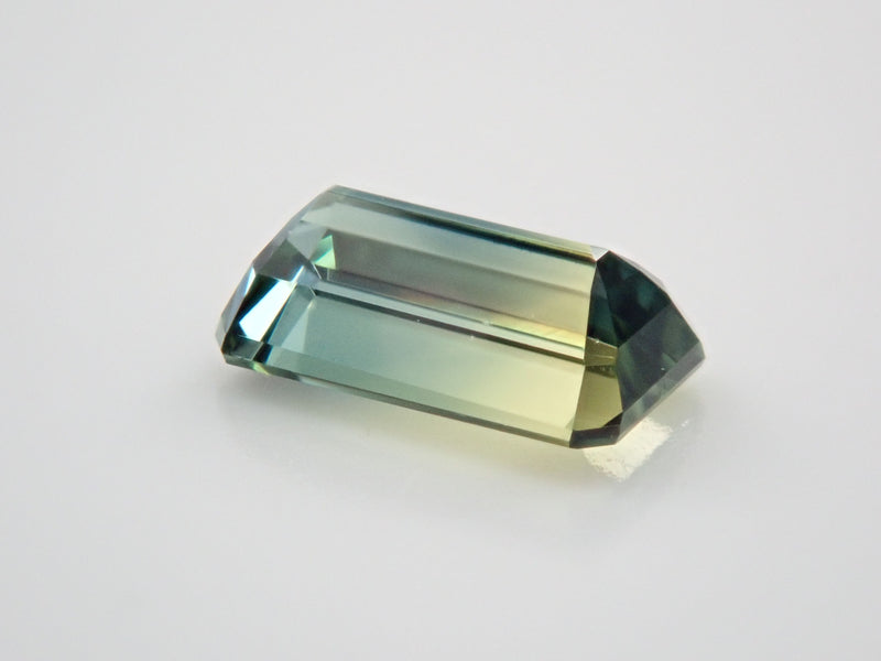 Bicolor sapphire 0.377ct loose