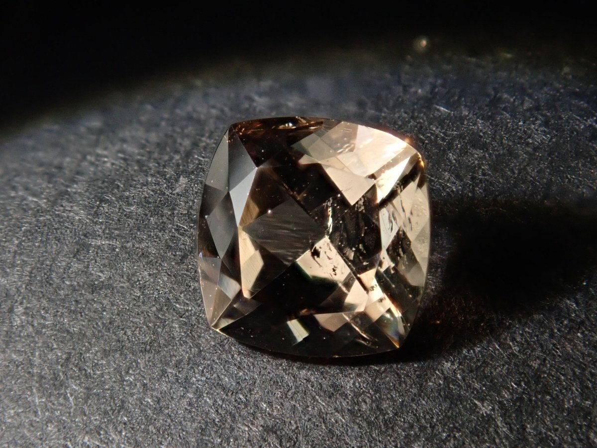 アキシナイト 原石・ルースセット 47.620ct - カラッツSTORE