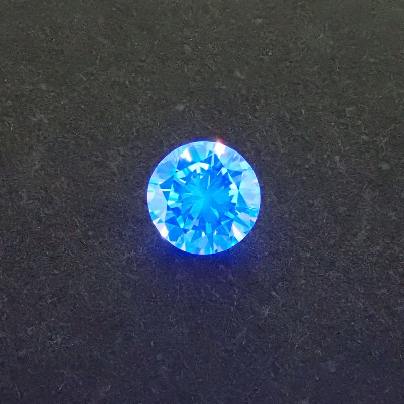 0.223 克拉裸鑽（H、SI1、良好、螢光非常強的藍色）