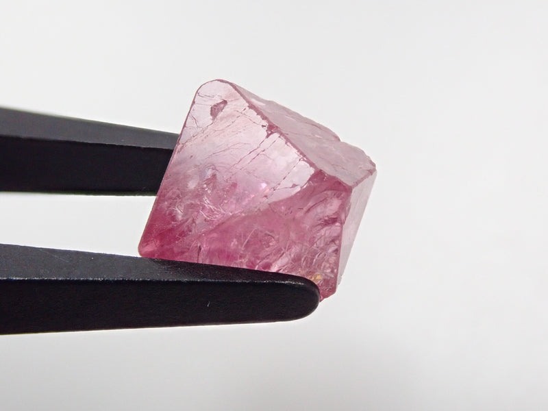 Red spinel 2.572ct rough stone