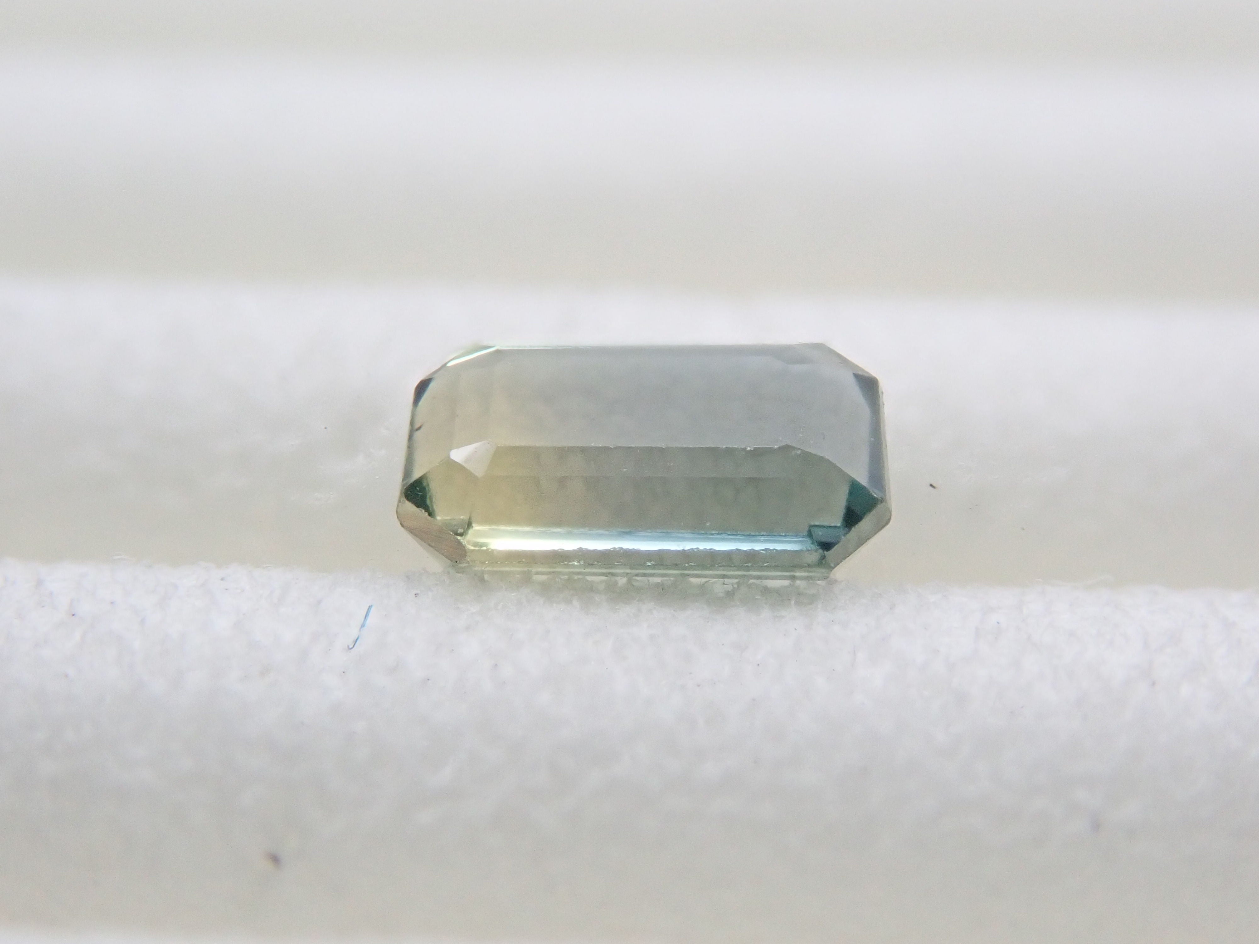 Bicolor sapphire 0.248ct loose