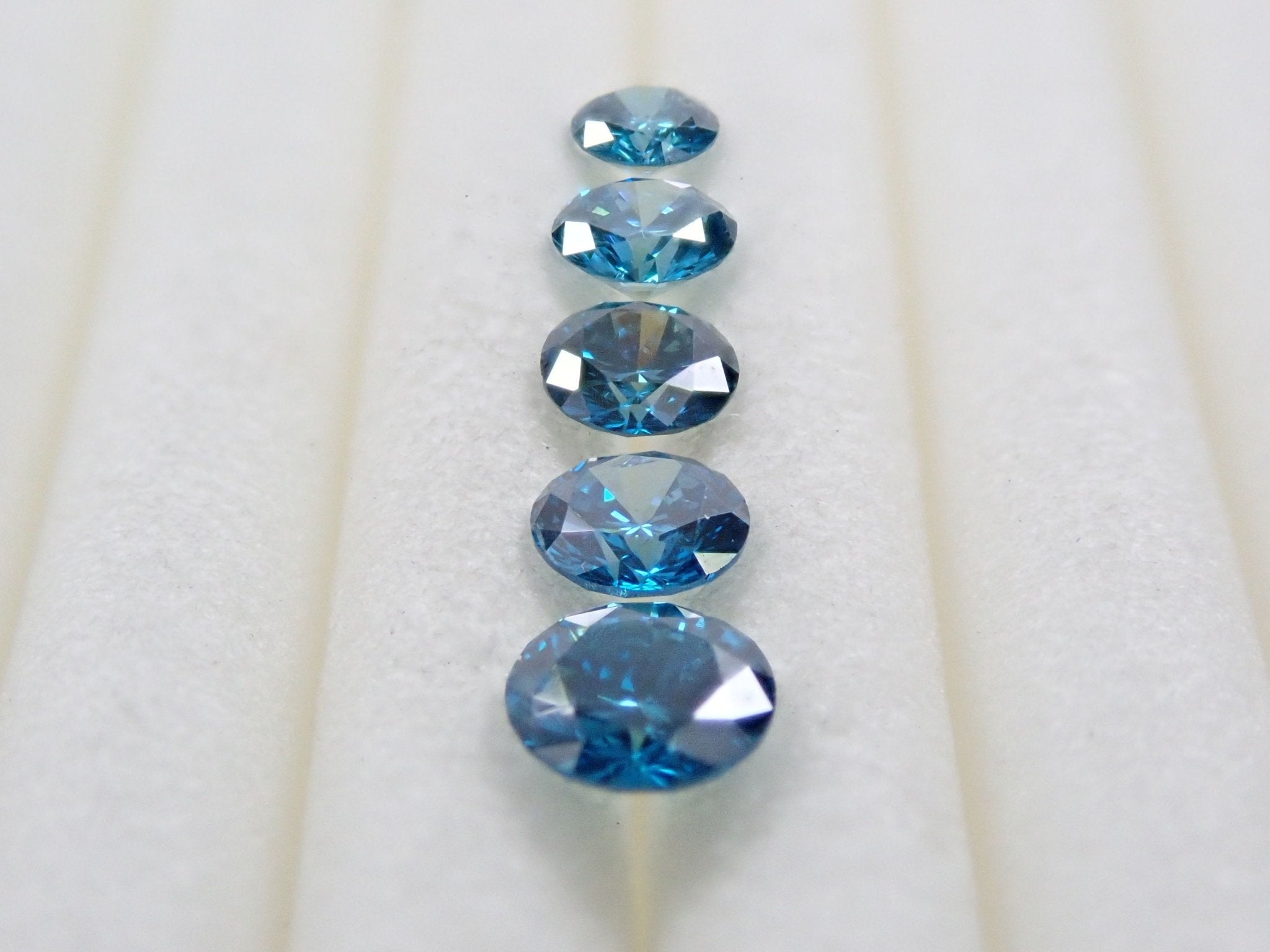 ブルーダイヤモンド5石セット 0.446ct（トリートメント） - KARATZ STORE｜カラッツSTORE