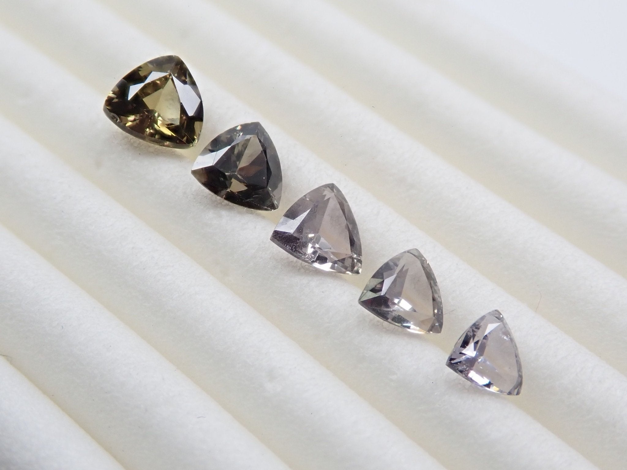 サファイア5石セット 1.496ct（トリリアントカット） - KARATZ STORE｜カラッツSTORE