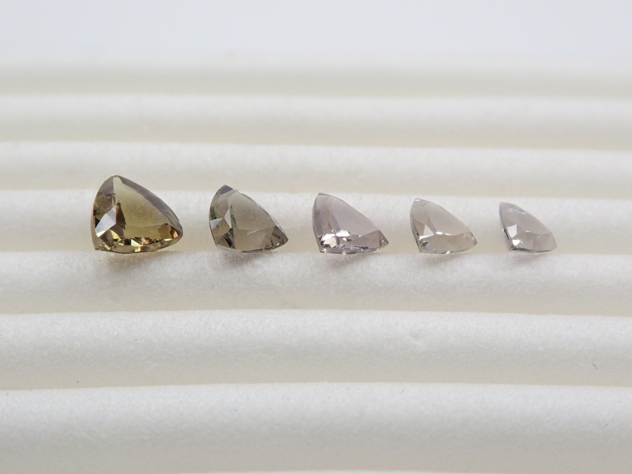 サファイア5石セット 1.496ct（トリリアントカット） - KARATZ STORE｜カラッツSTORE