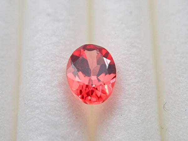 尖晶石 0.170 克拉裸石（粉紅橙色）