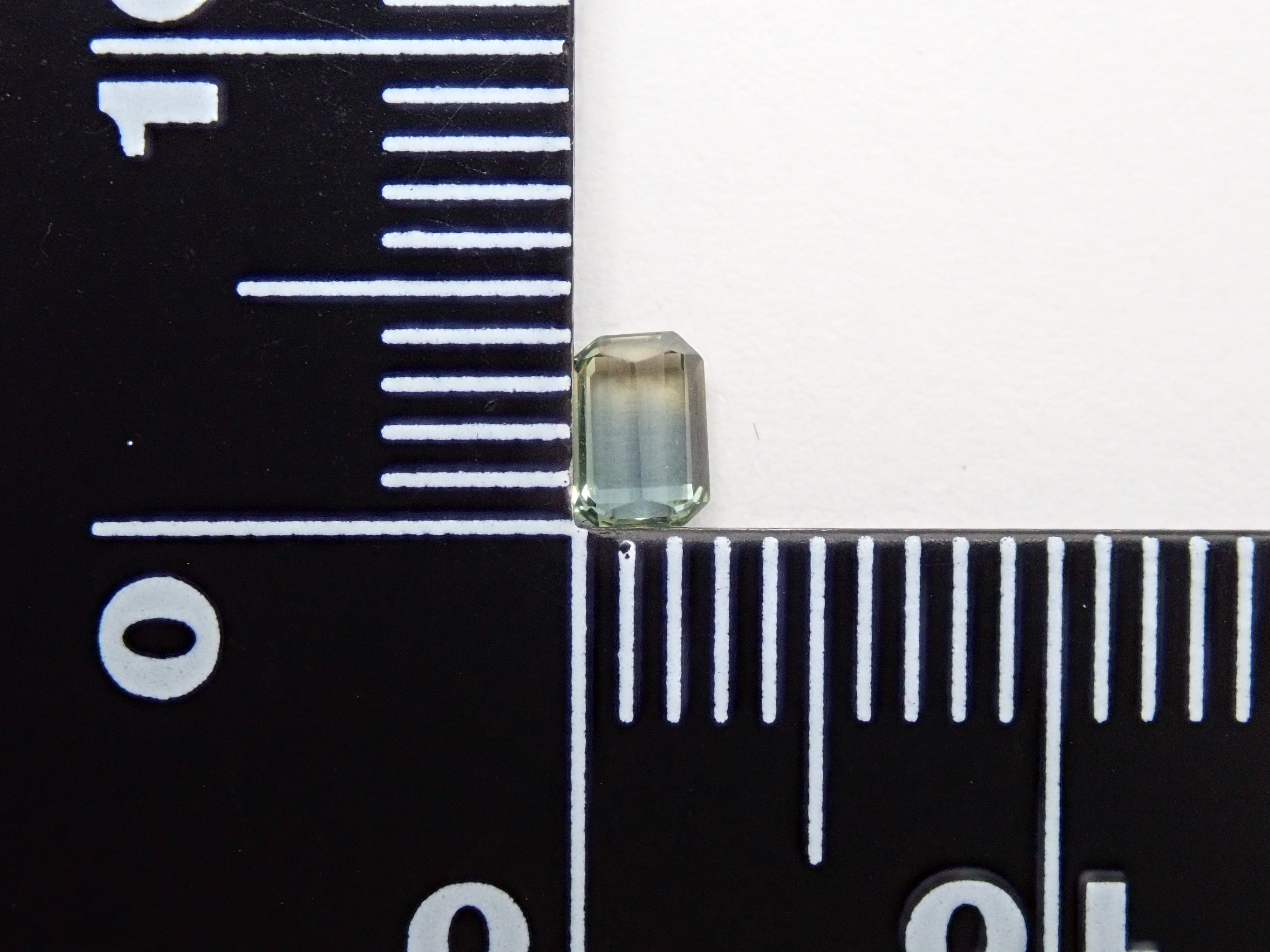 Bicolor sapphire 0.248ct loose