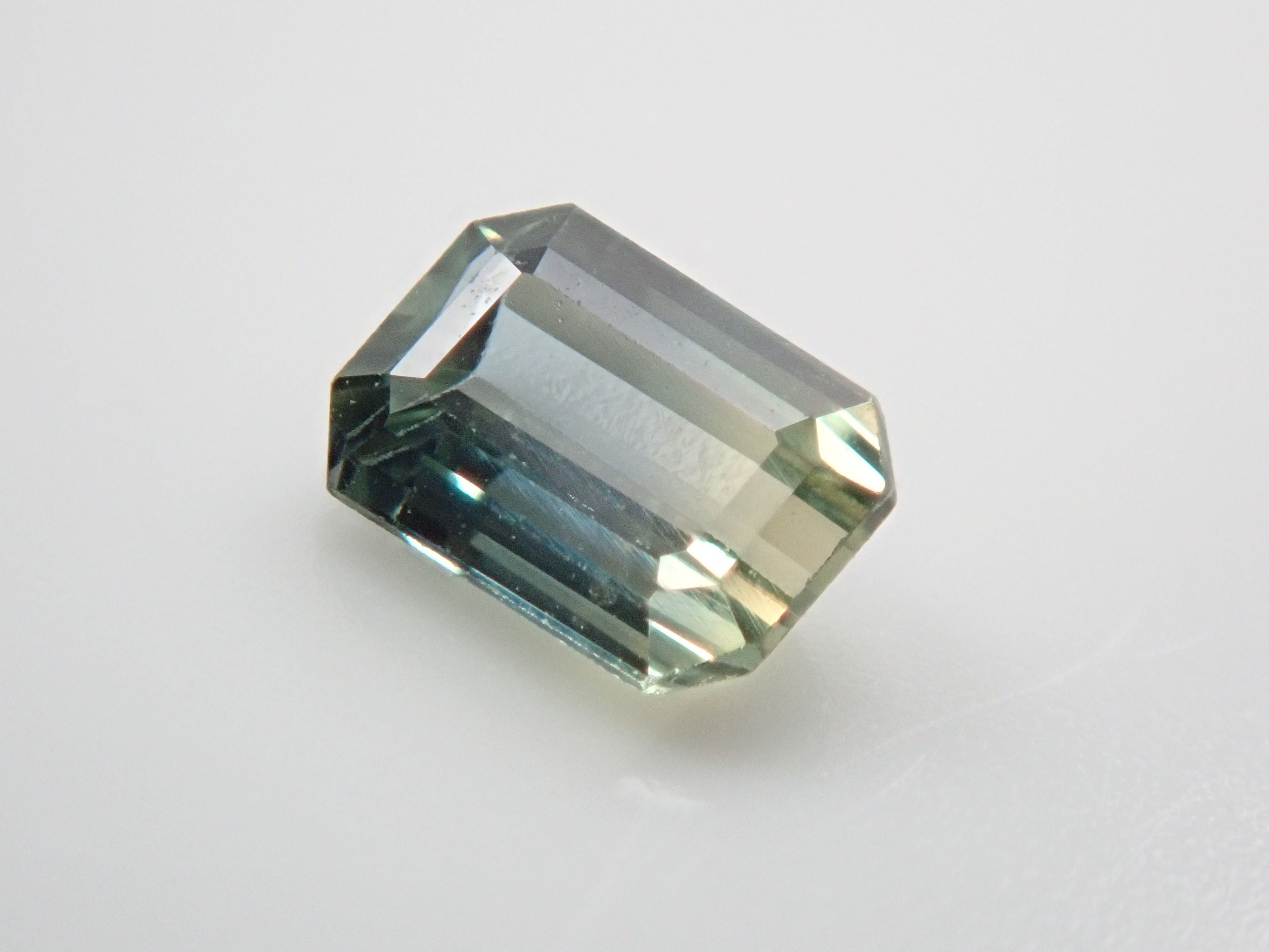 Bicolor sapphire 0.248ct loose