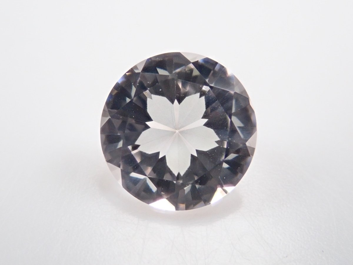 【さくらインカット】ダンビュライト 7mm/1.176ct《コラボ》ルース ワッペン付 - カラッツSTORE