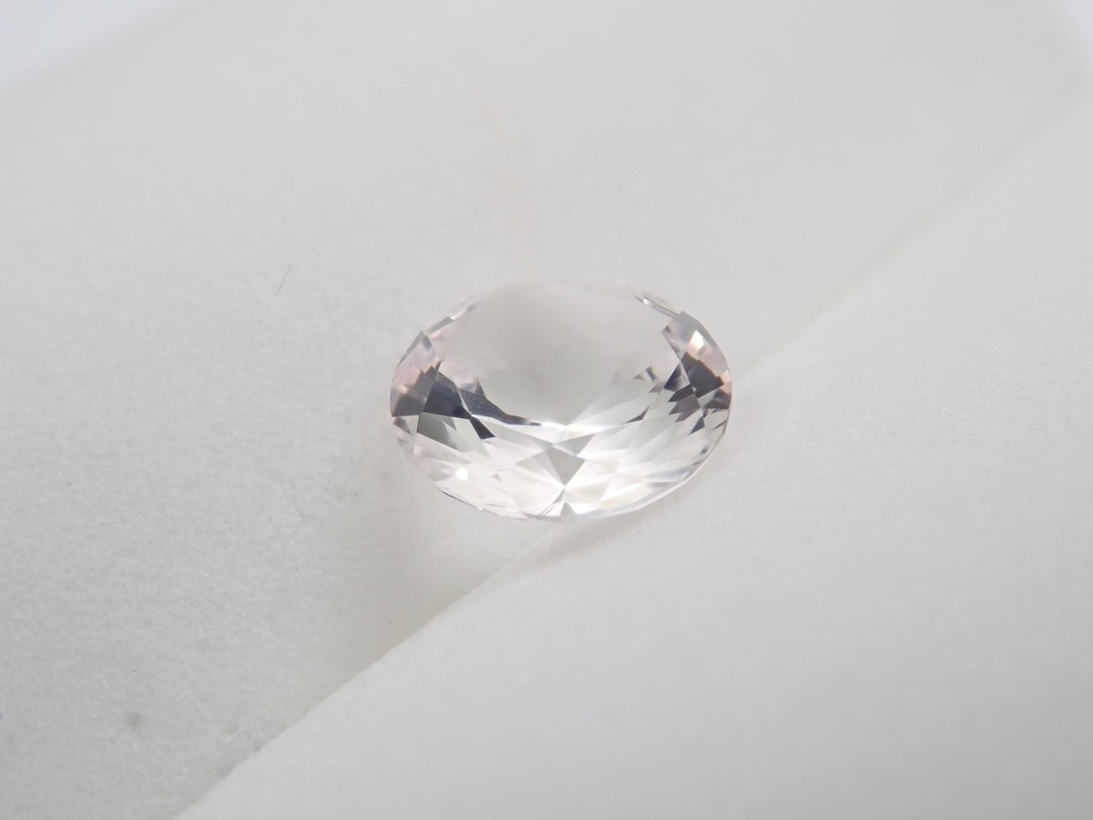 【さくらインカット】ダンビュライト 7mm/1.176ct《コラボ》ルース ワッペン付 - カラッツSTORE