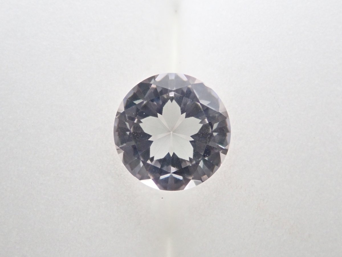 【さくらインカット】ダンビュライト 7mm/1.176ct《コラボ》ルース ワッペン付 - カラッツSTORE