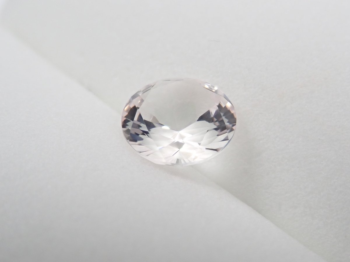 【さくらインカット】ダンビュライト 7mm/1.176ct《コラボ》ルース ワッペン付 - カラッツSTORE