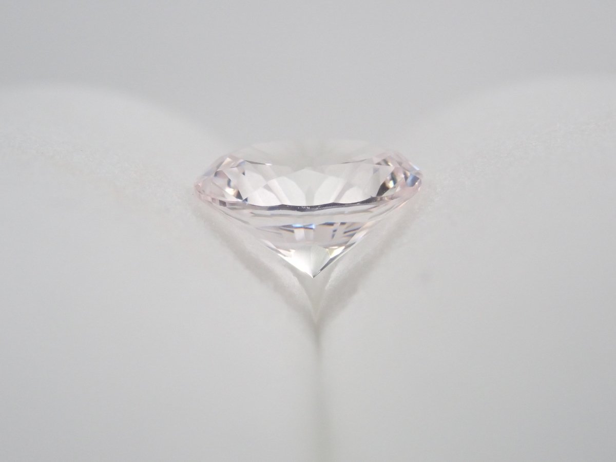 【さくらインカット】ダンビュライト 7mm/1.176ct《コラボ》ルース ワッペン付 - カラッツSTORE