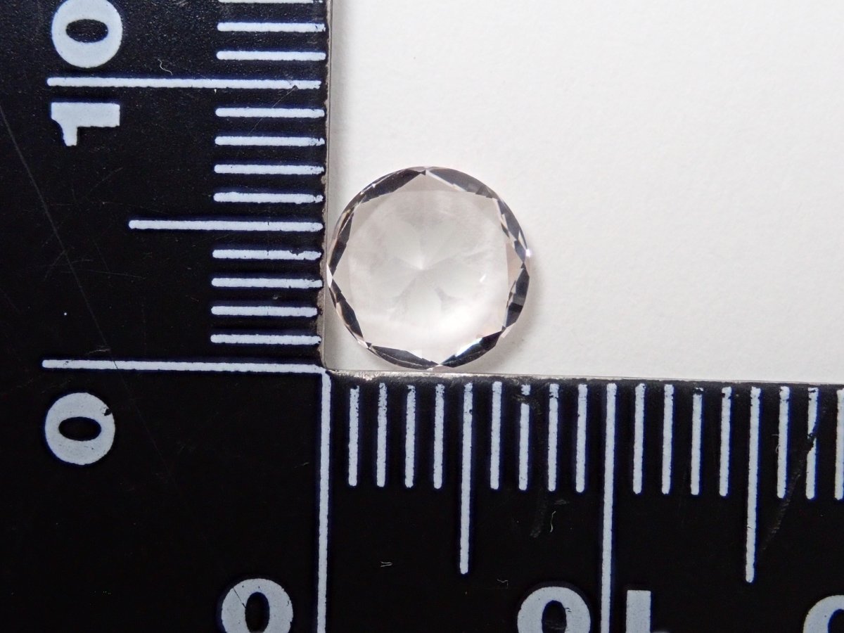 【さくらインカット】ダンビュライト 7mm/1.176ct《コラボ》ルース ワッペン付 - カラッツSTORE