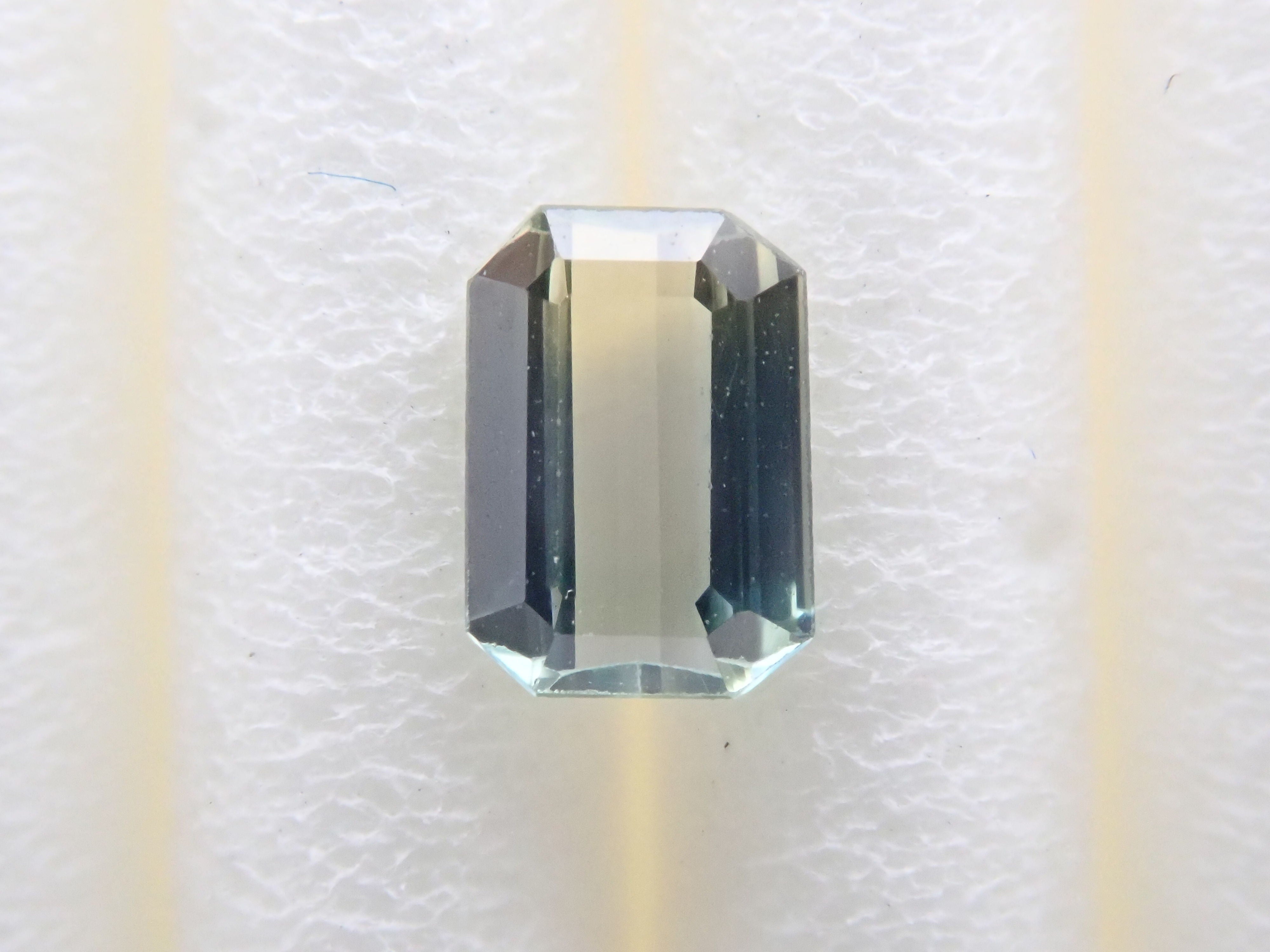 Bicolor sapphire 0.248ct loose