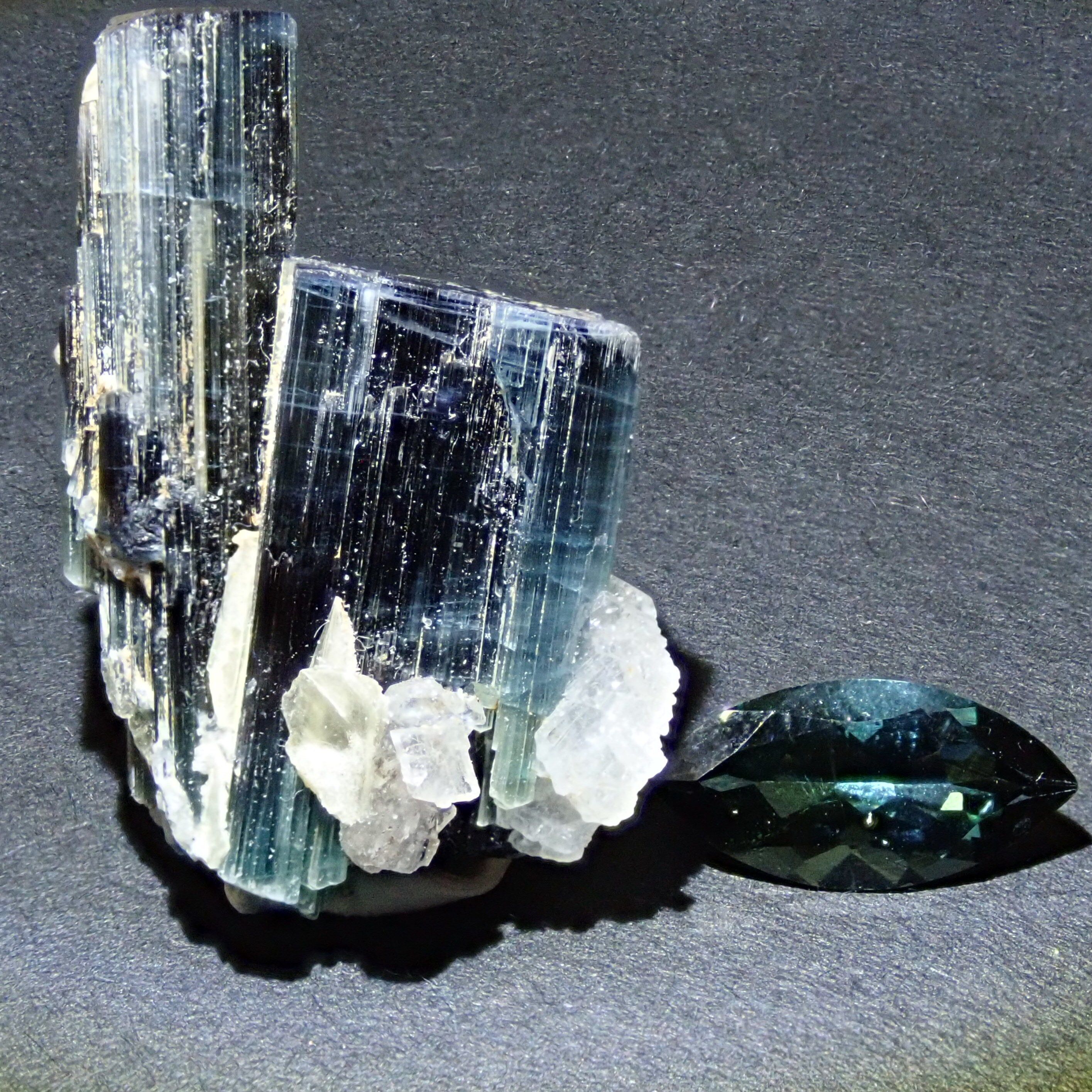 Tourmaline 24.680ct rough stone