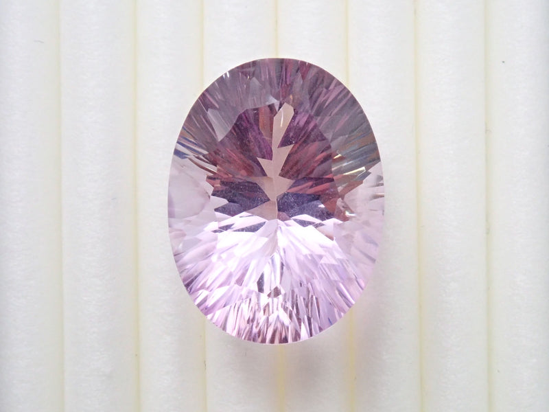 紫水晶 8.961 克拉裸石（凹面切割）