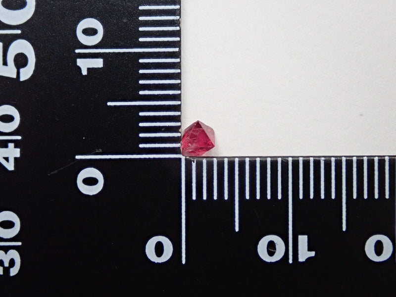 Red spinel 0.219ct raw stone