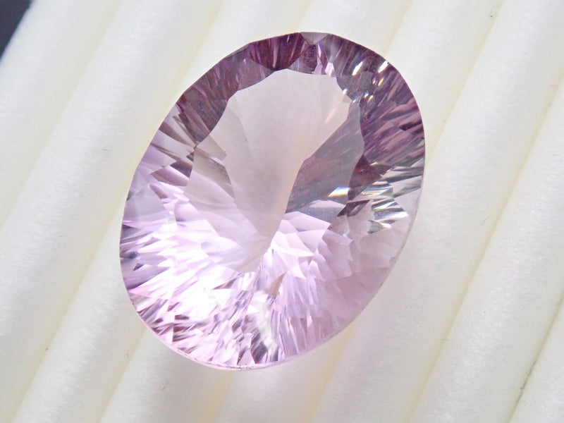 紫水晶 8.961 克拉裸石（凹面切割）