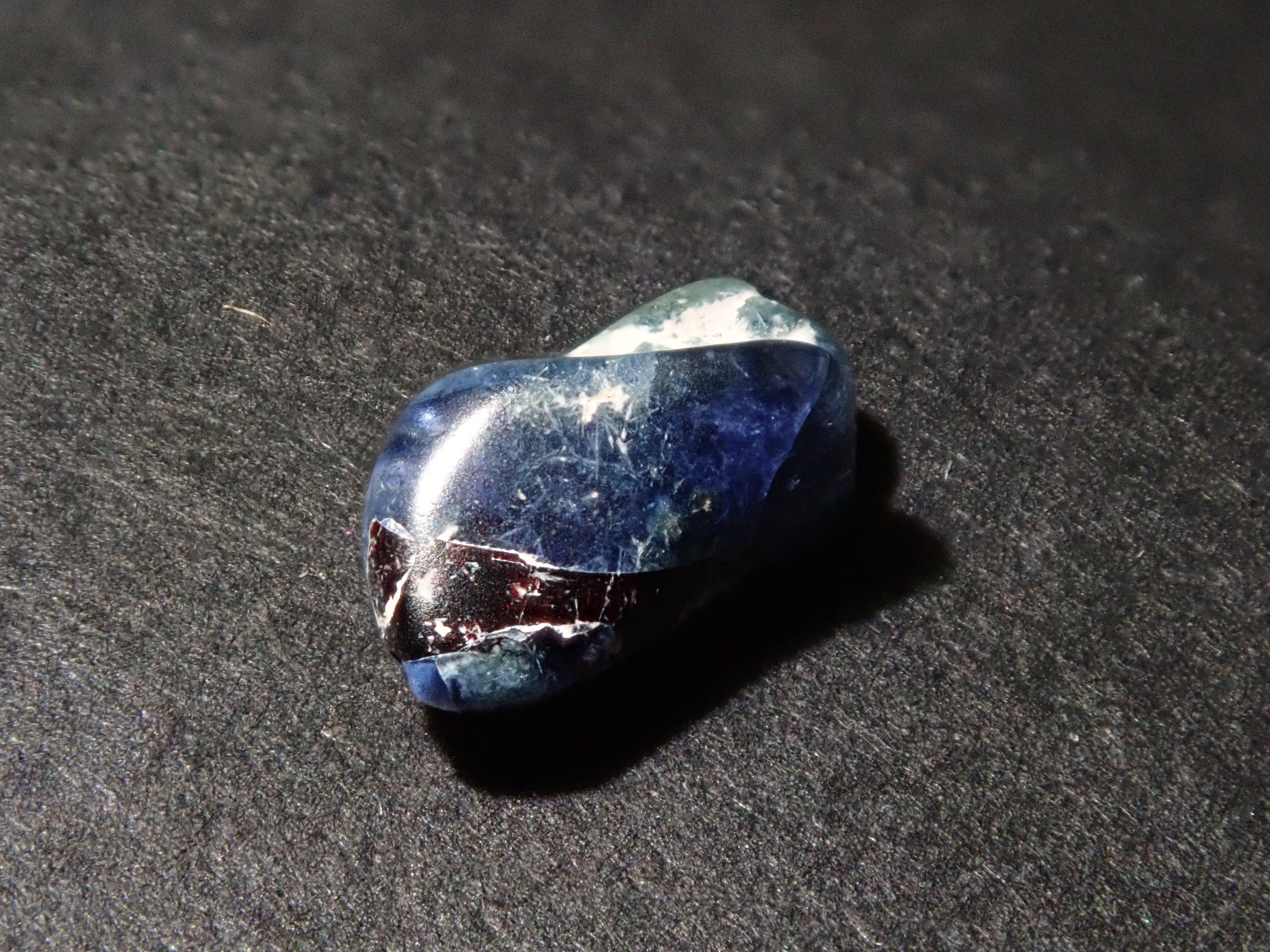 ベニトアイト 0.650ct タンブル